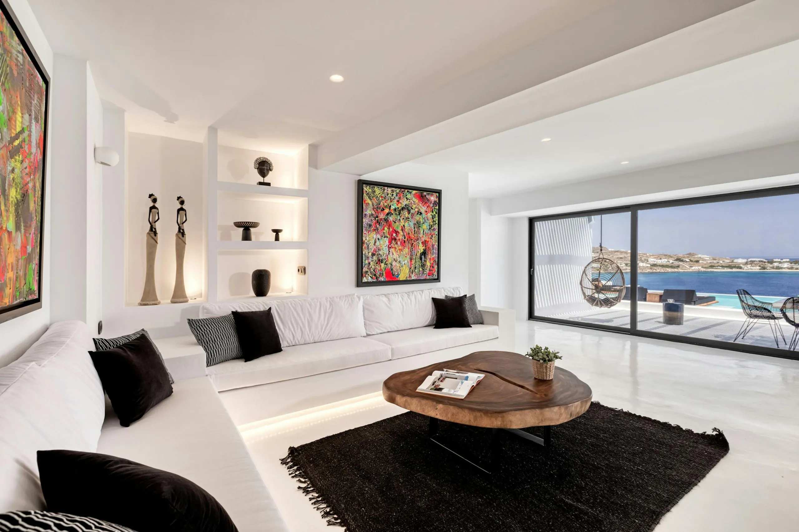 Tranquil Mykonos Estate with Infinity Pool, Jacuzzi, and Ocean Views — photograph 11