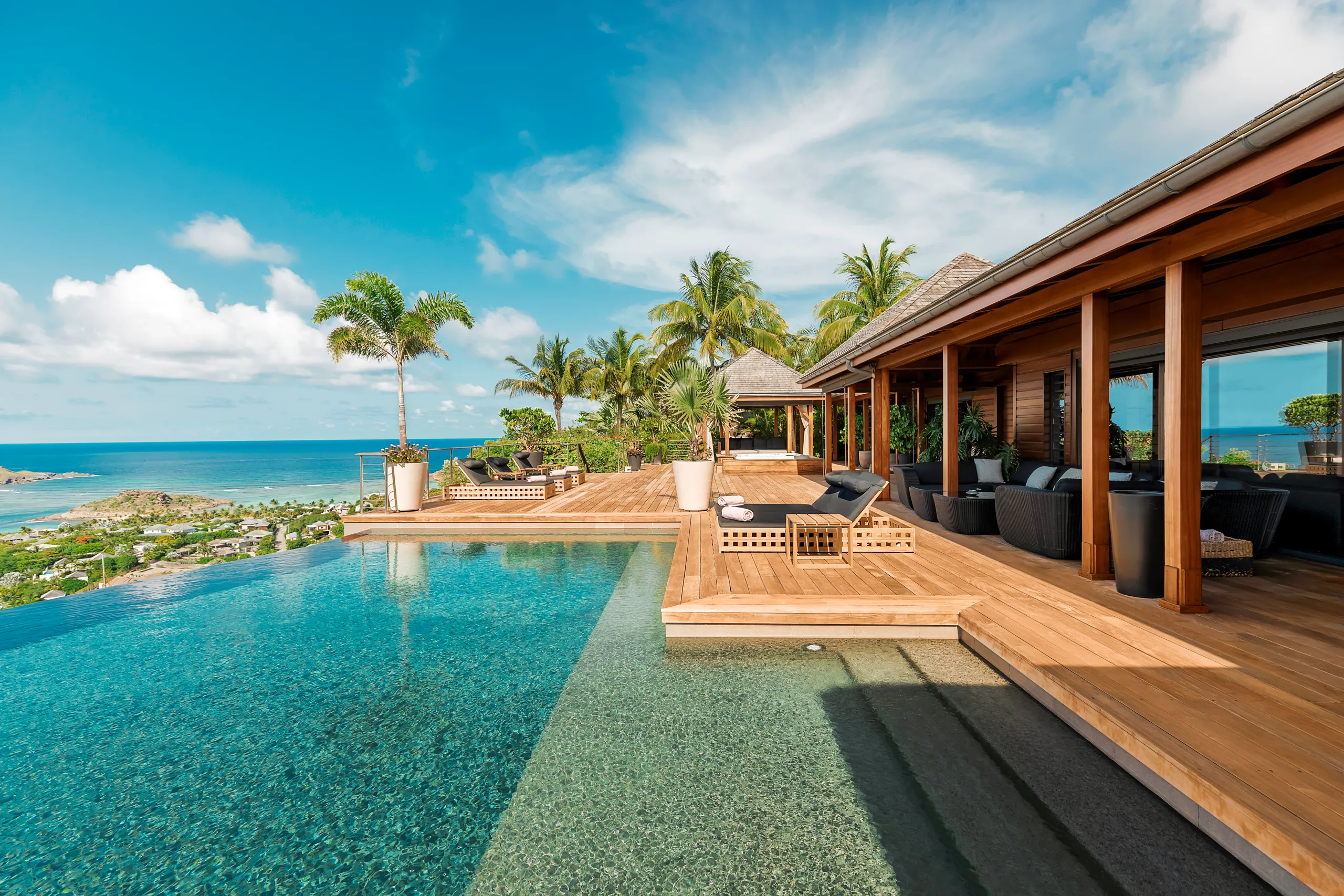 Opulent Marigot Bay Villa with Infinity Pool, Jacuzzi & Private Bungalows — photograph 6