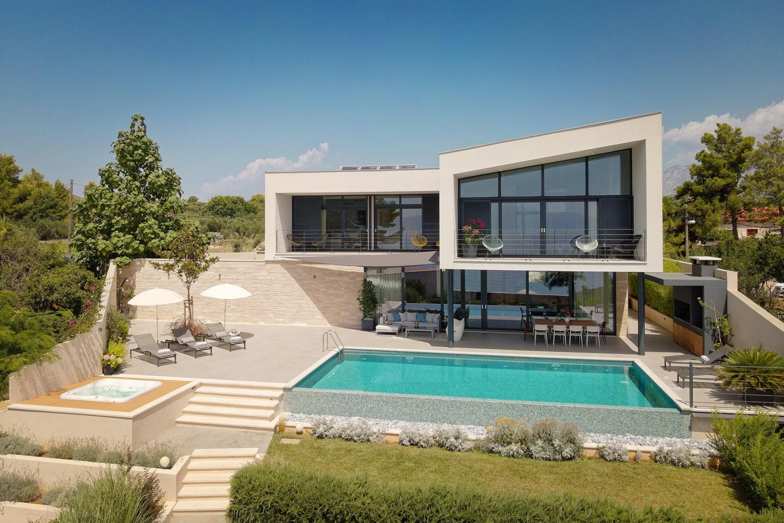 Magnificent Beachfront Haven on Pristine Hvar Island with Heated Infinity Pool and Panaromic Sea Views — photograph 12