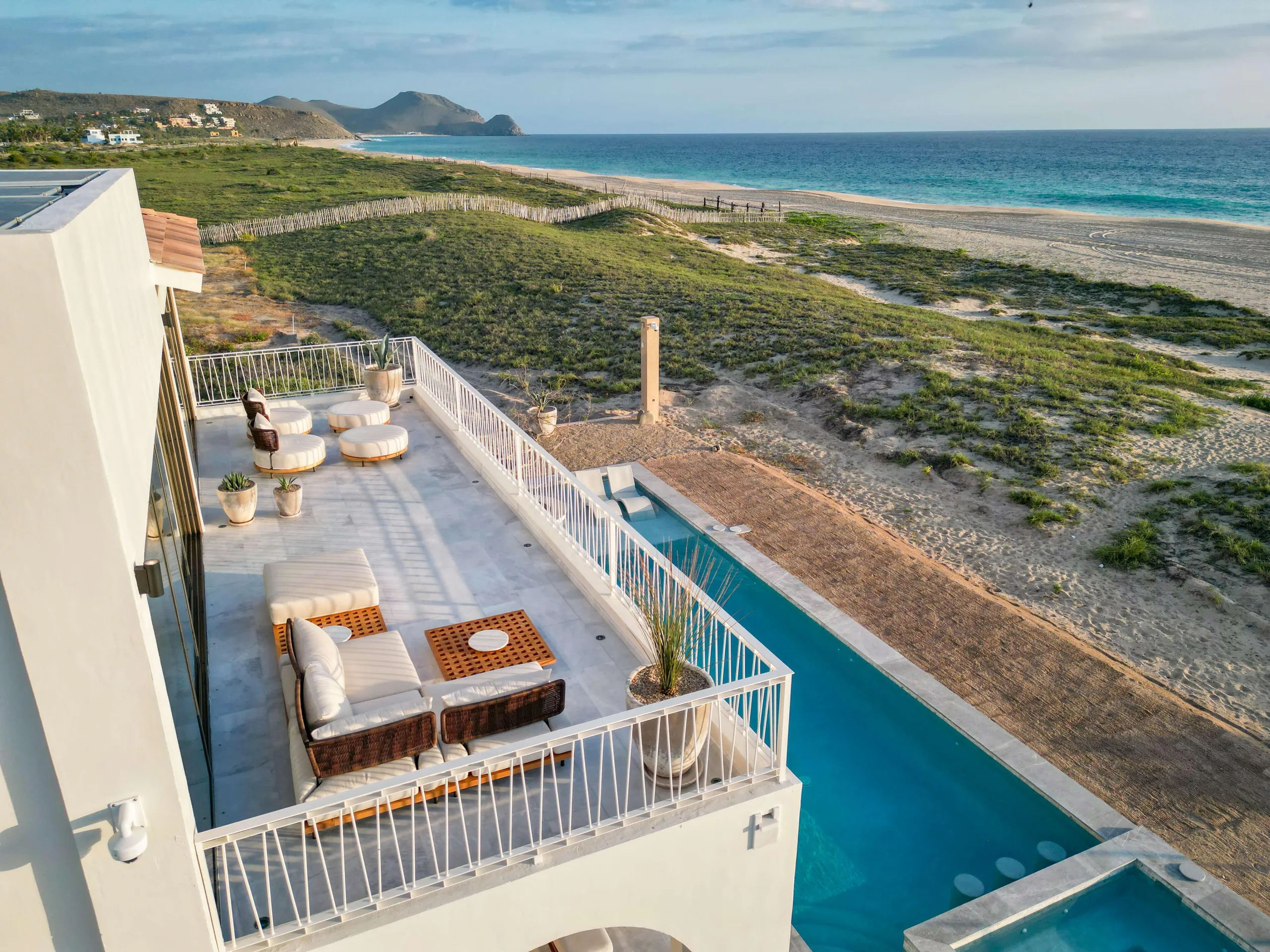 Regal Oceanfront Villa with Private Pool and Pacific Ocean Views — photograph 4