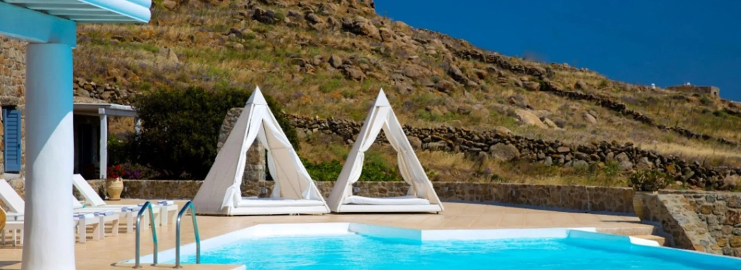 Sumptuous Mykonos Villa with Infinity Pool,  and Panoramic Aegean Views — photograph 4