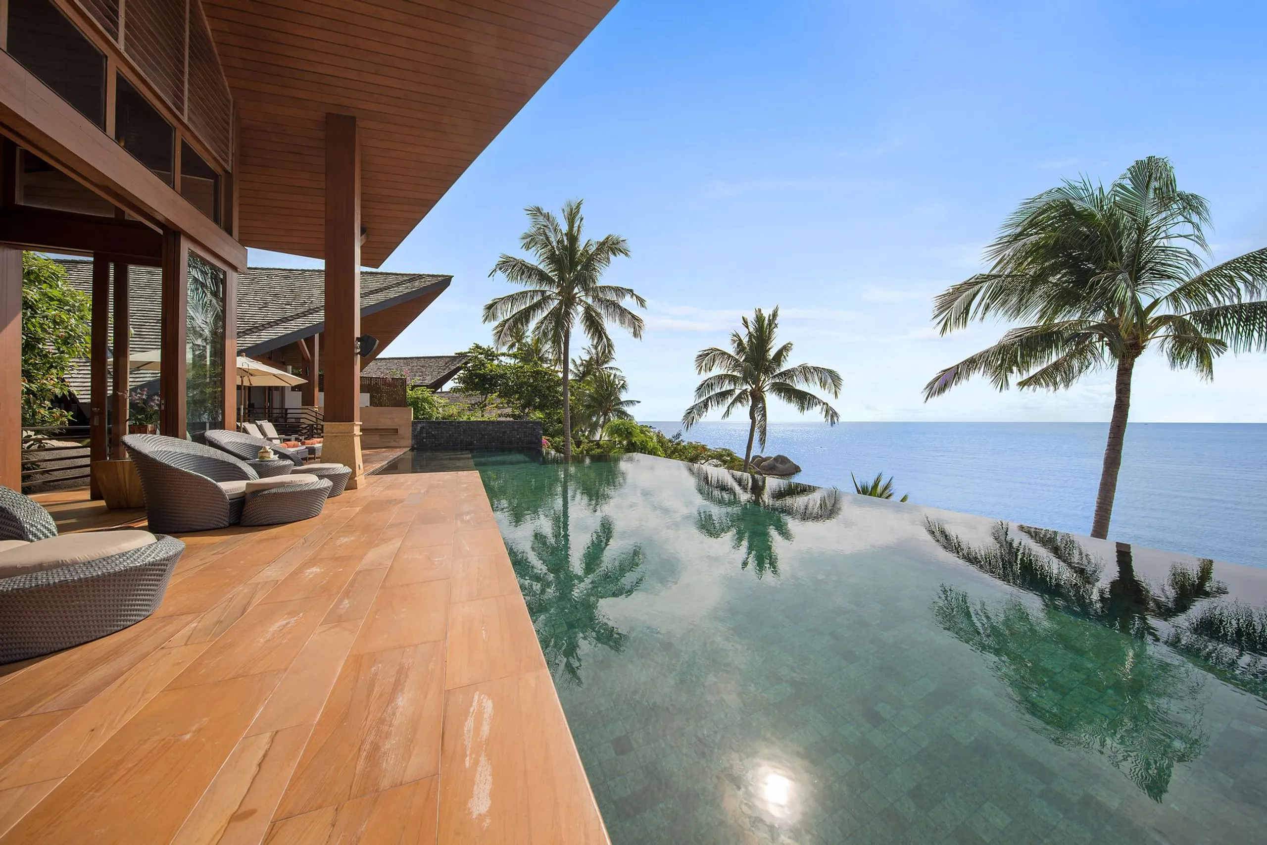 Marvelous Tropical Retreat with Infinity Pool and Resort Style Amenities, Lamai
