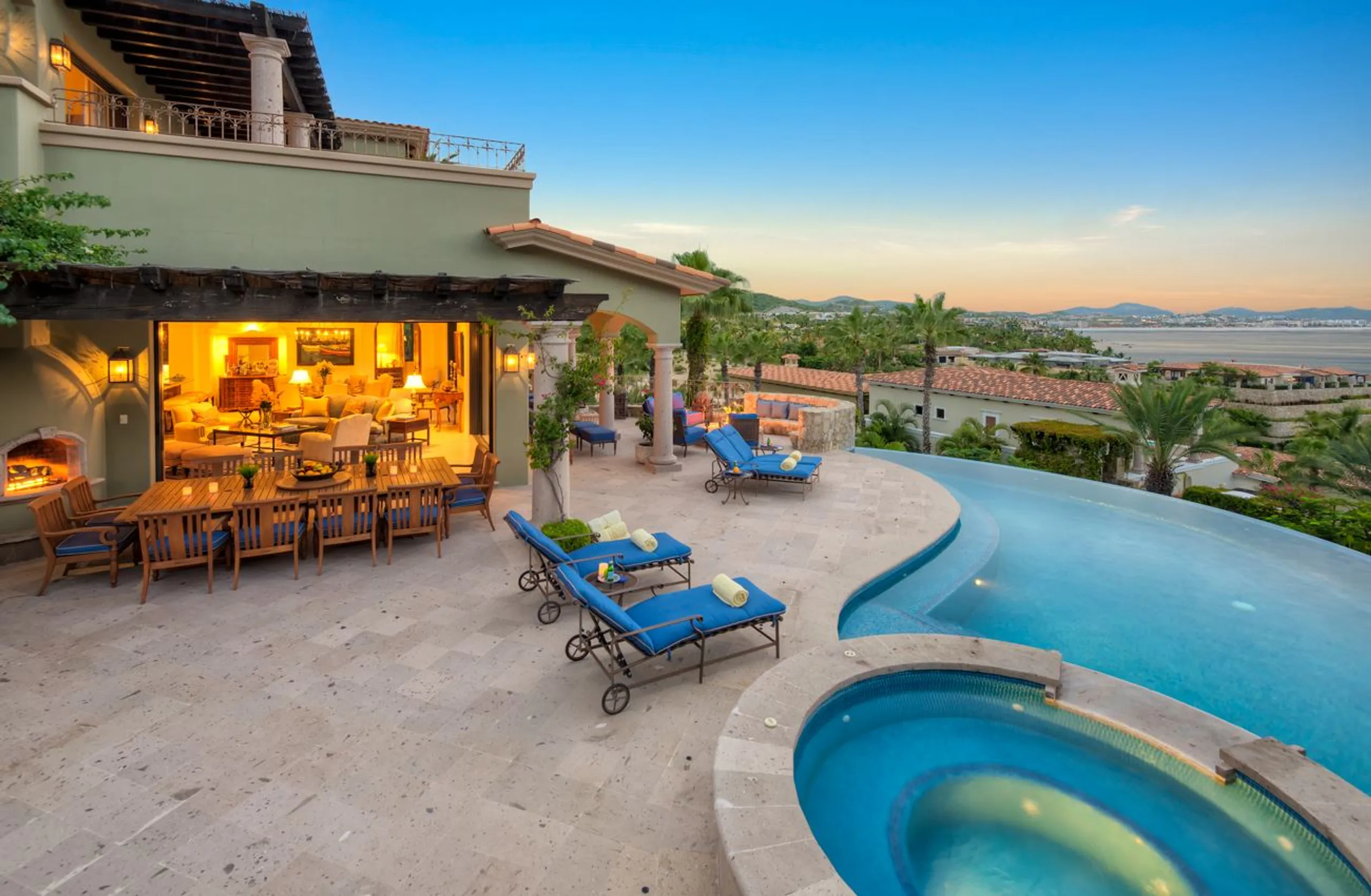 Opulent 5-Bedroom Villa with Private Infinity Pool, Firepit, and Ocean Views — photograph 2