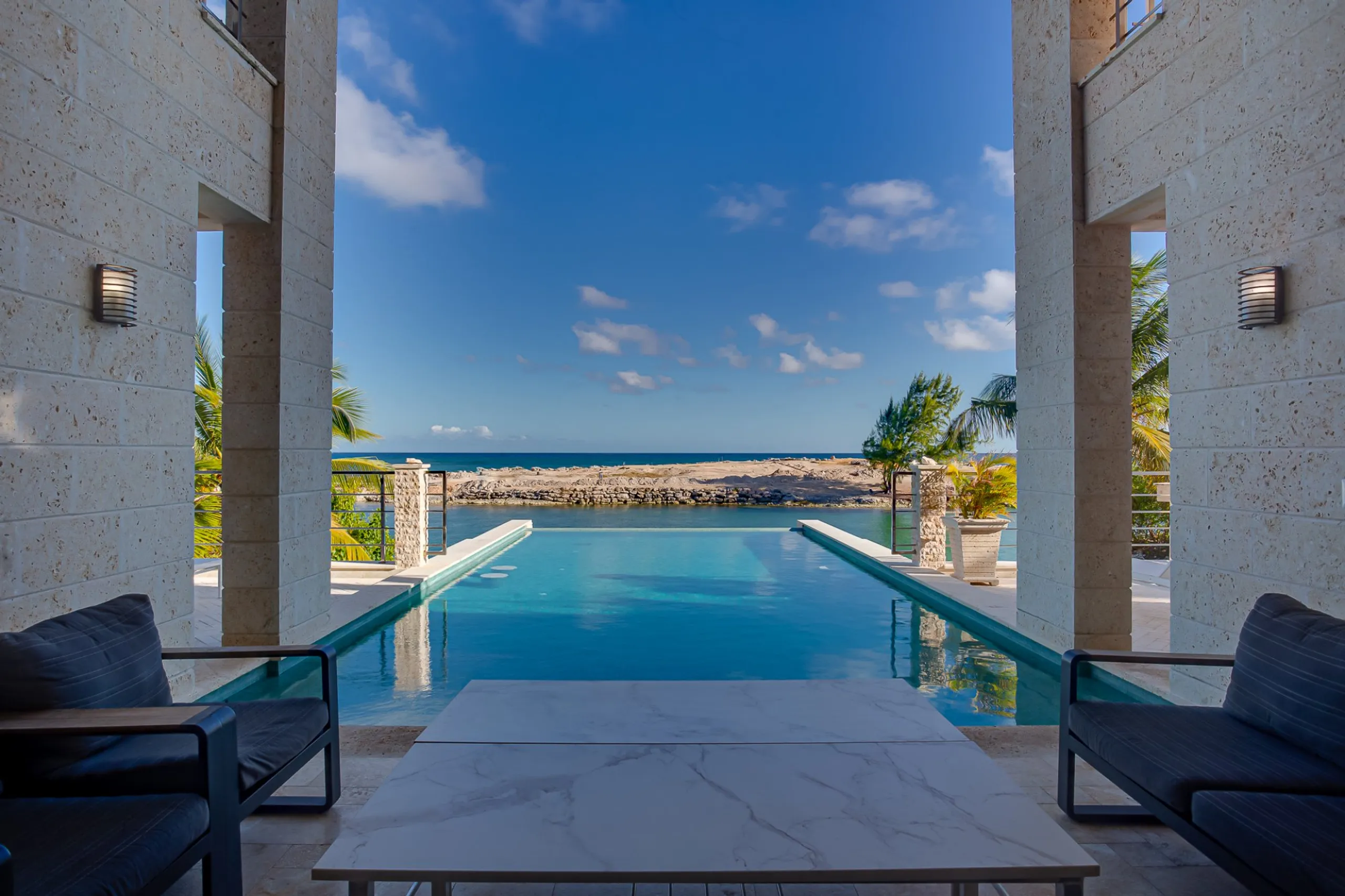 Majestic 11-Bedroom Beachfront Villa with Private Infinity Pool, and Private Beach — photograph 7