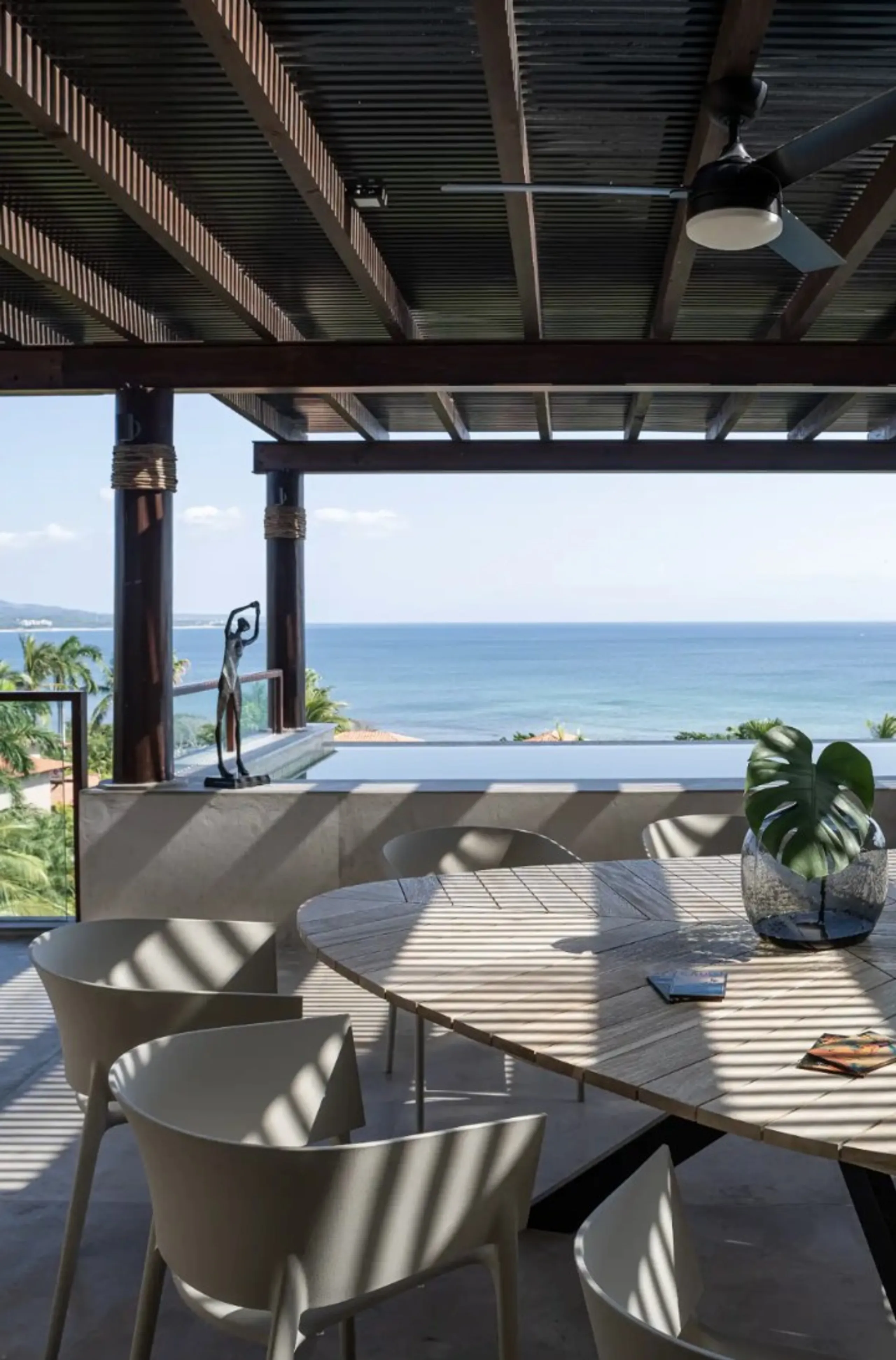 Inspiring El Encanto Villa with Infinity Pool, Staff & Ocean Views — photograph 4