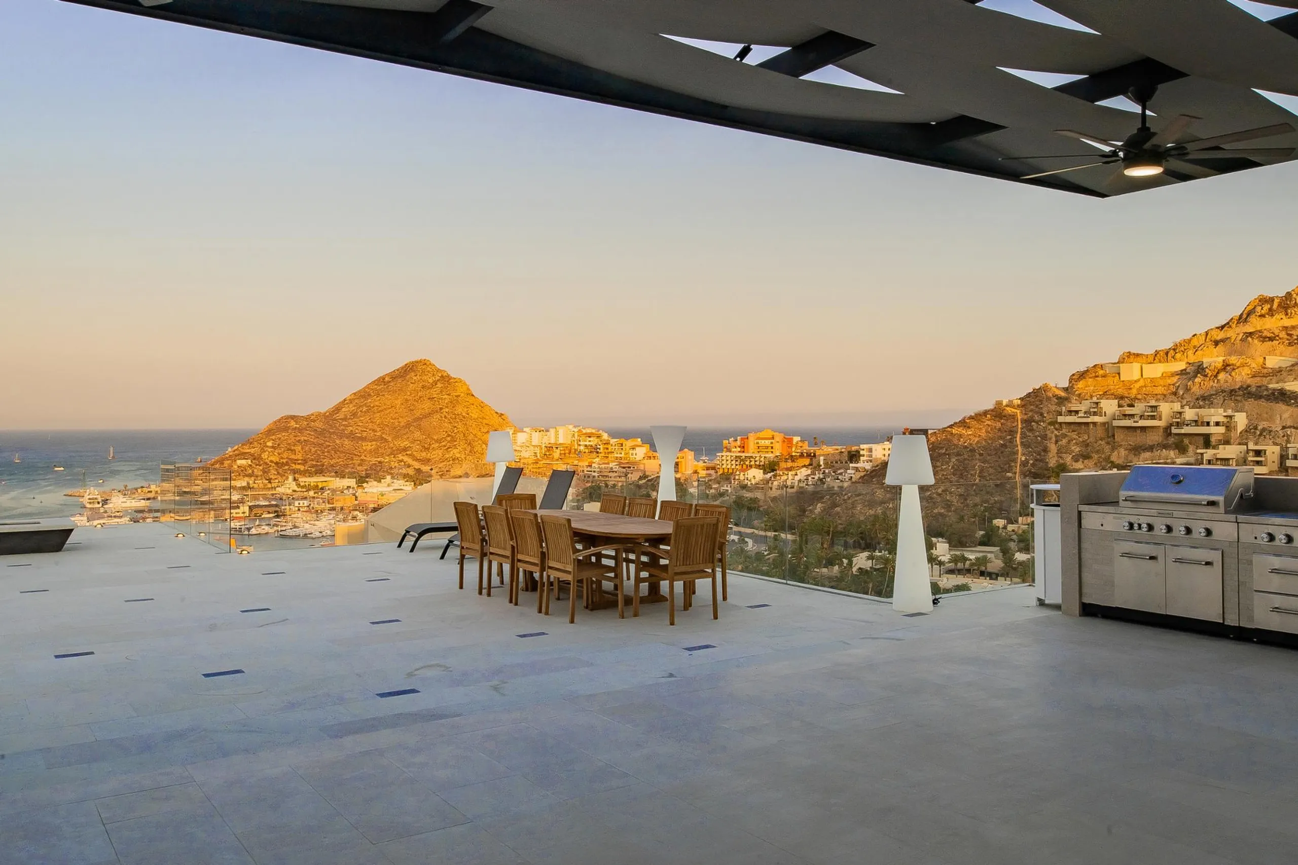 Stunning Modern Contemporary Mansion with Infinity Pool in El Pedregal — photograph 9