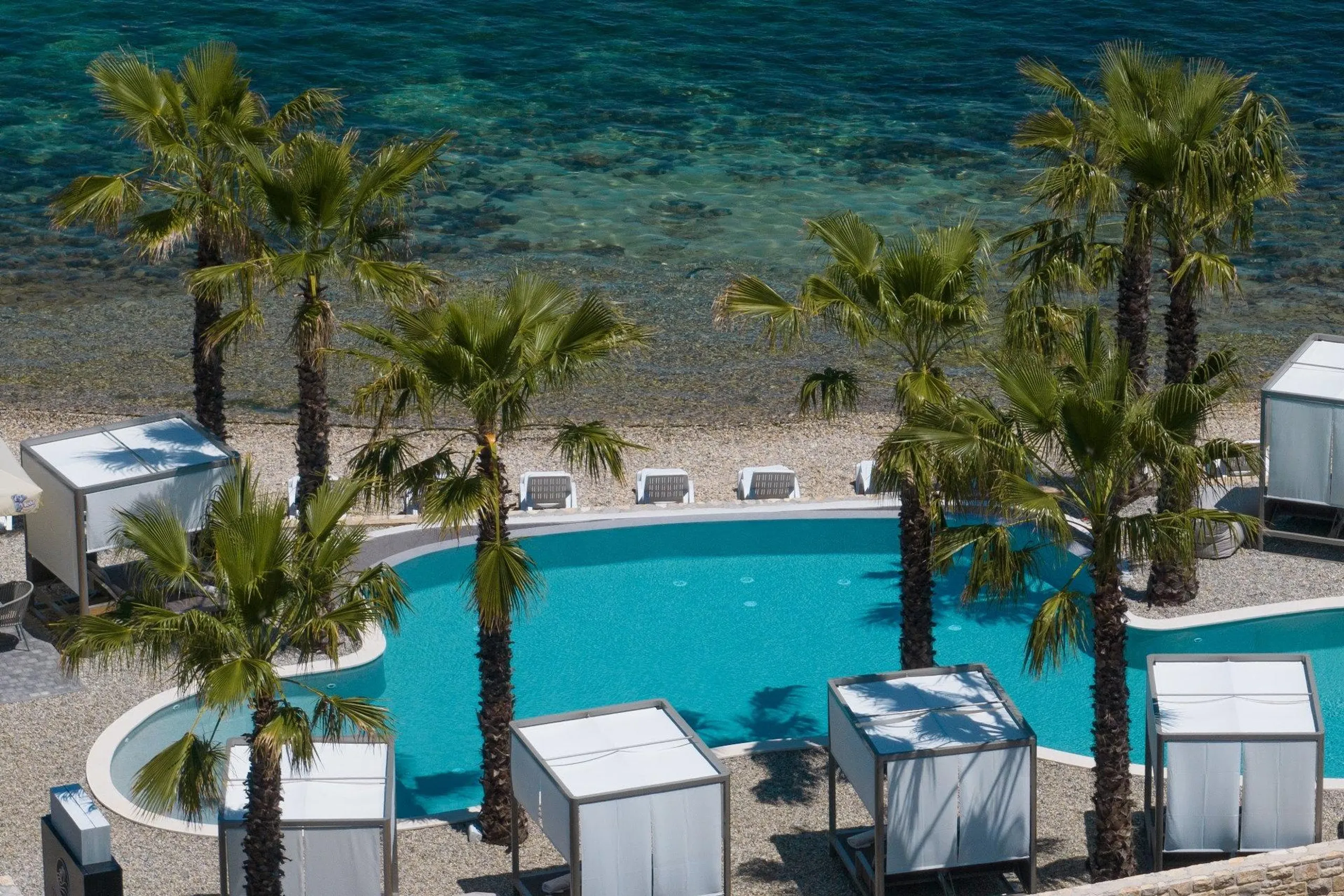 Plush and Inviting Villa with Private Pool and Sea Views — photograph 5