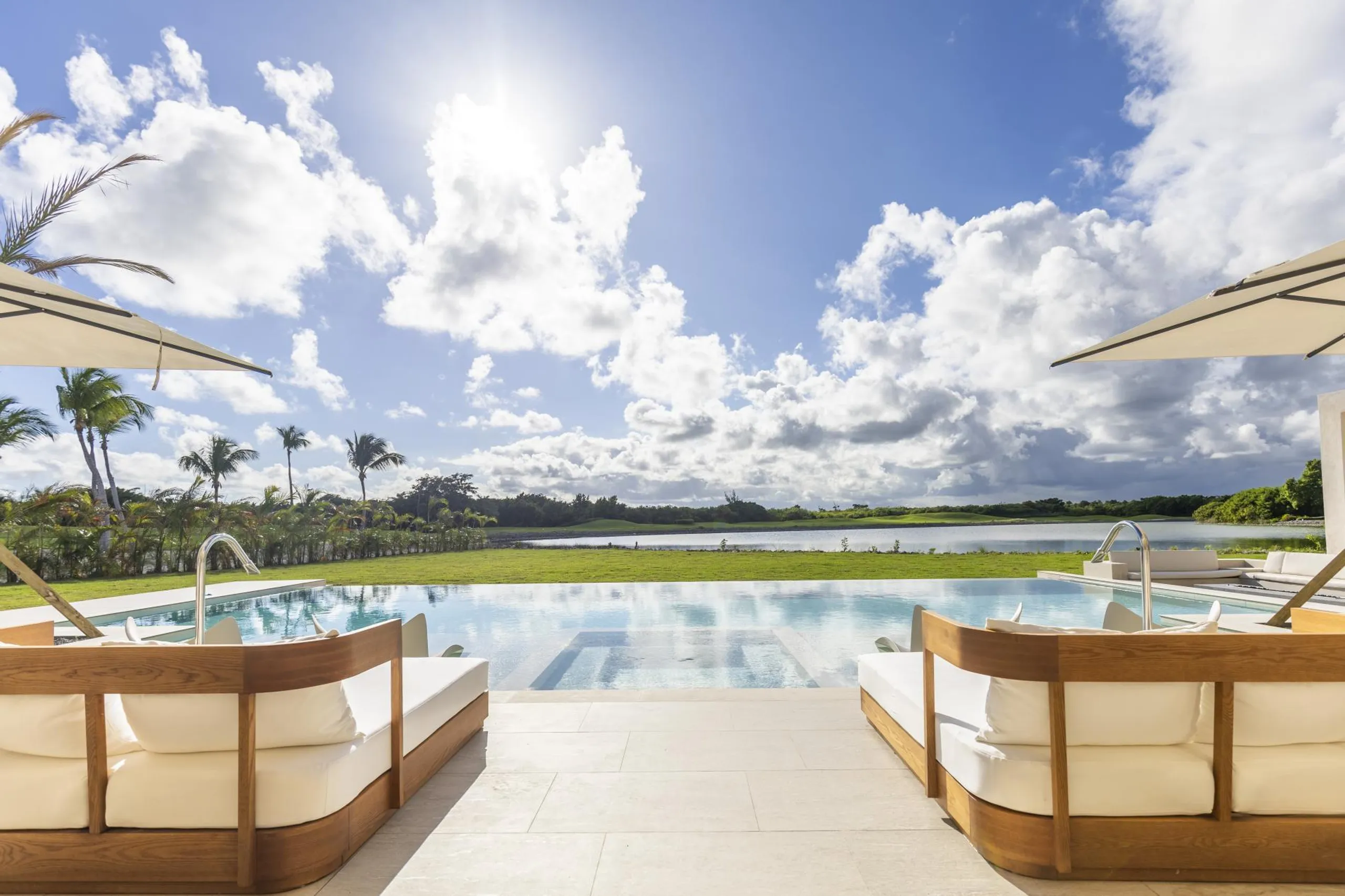 Caribbean Dream Villa: Enchanting Sunrises, Infinity Pool, and Ethnic Elegance — photograph 5