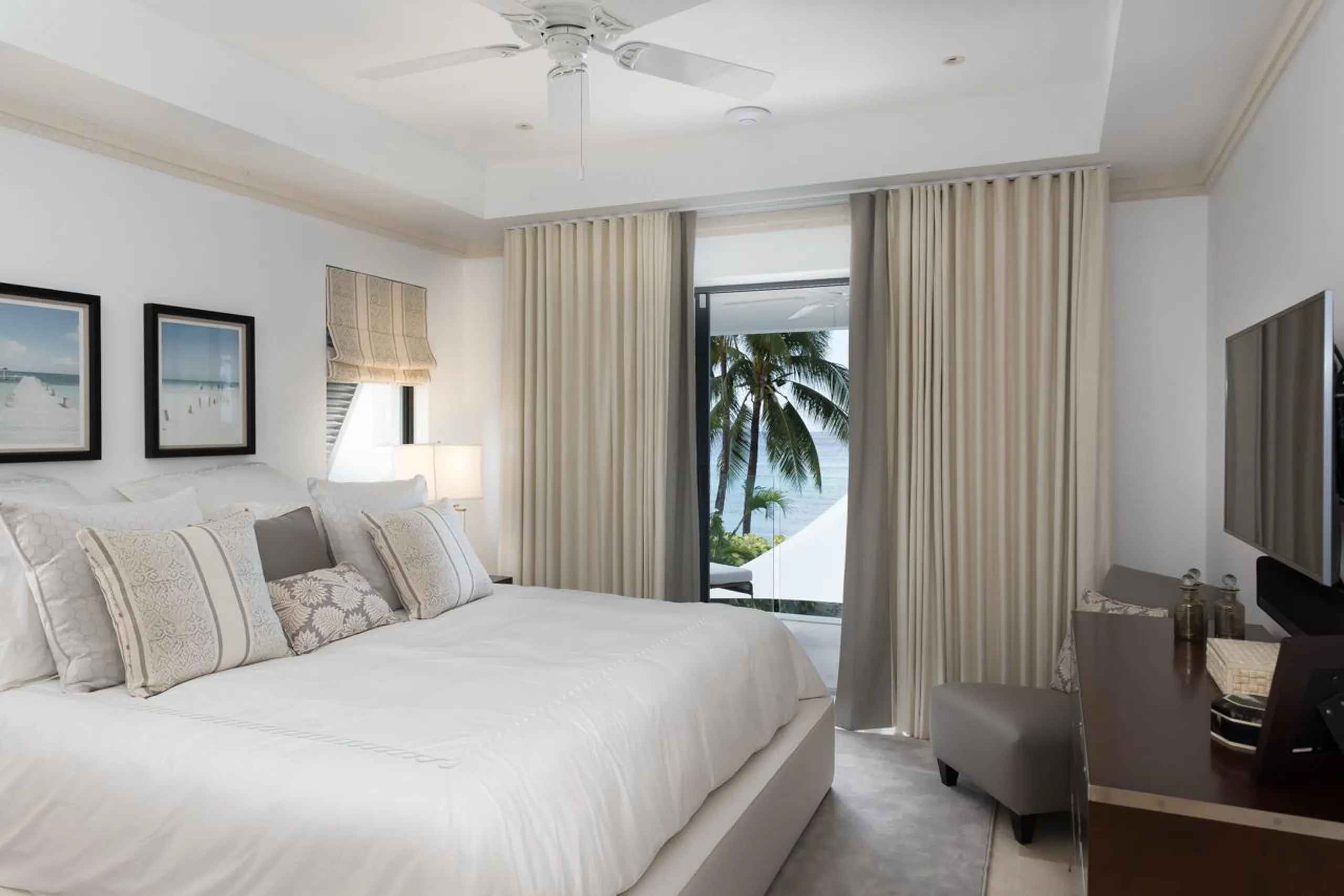 Barbados Beachfront Contemporary Villa with Tropical Ambiance and Stunning Views of the Caribbean Sea — photograph 5