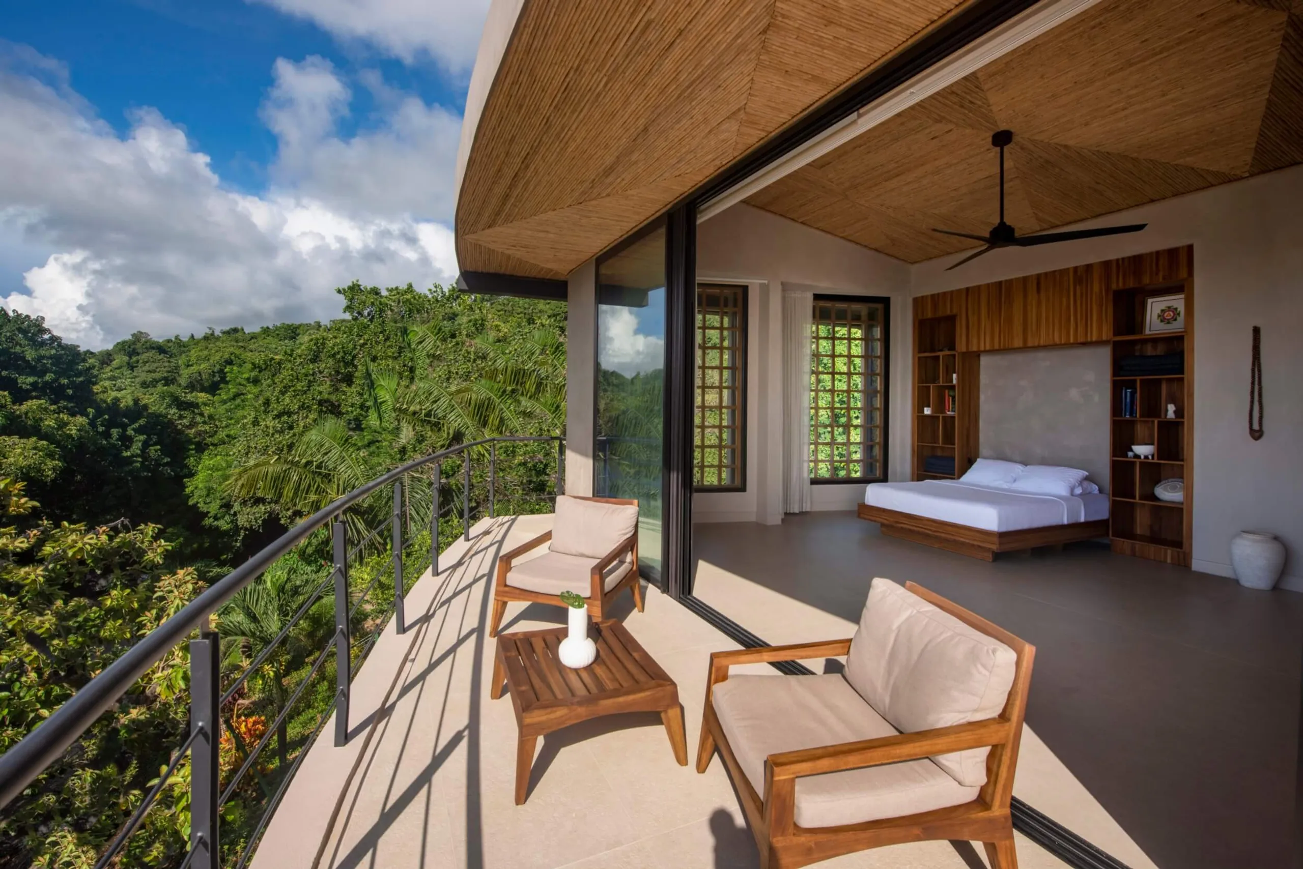 Serene Eco-Luxury Villa with Private Pool and 180° Ocean Views — photograph 8