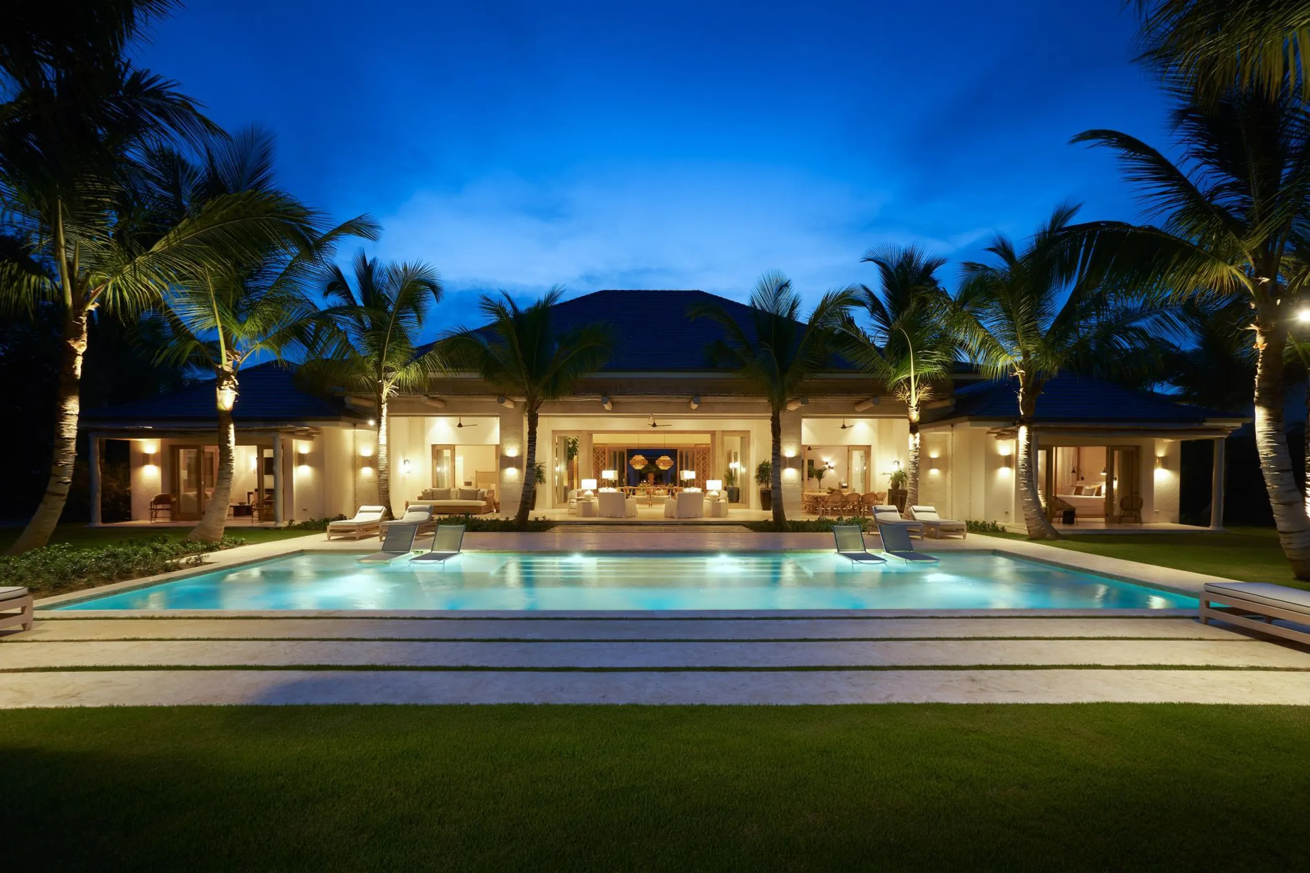 Newly Built Villa with Caribbean Flair, Private Pool, Garden and Golf Course Views — photograph 11