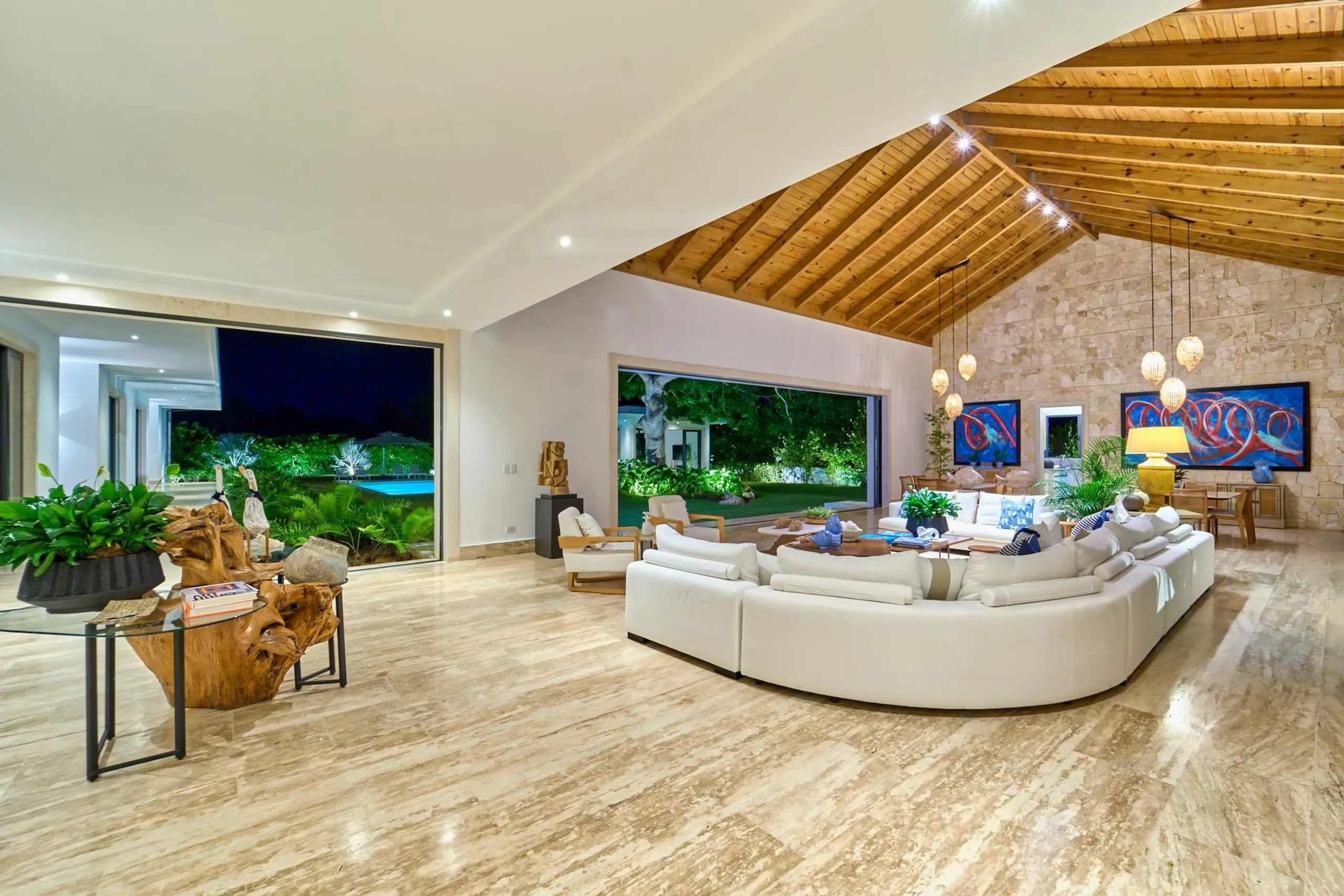 Deluxe Newly Built Paradise with Private Pool and Modern Amenities — photograph 7