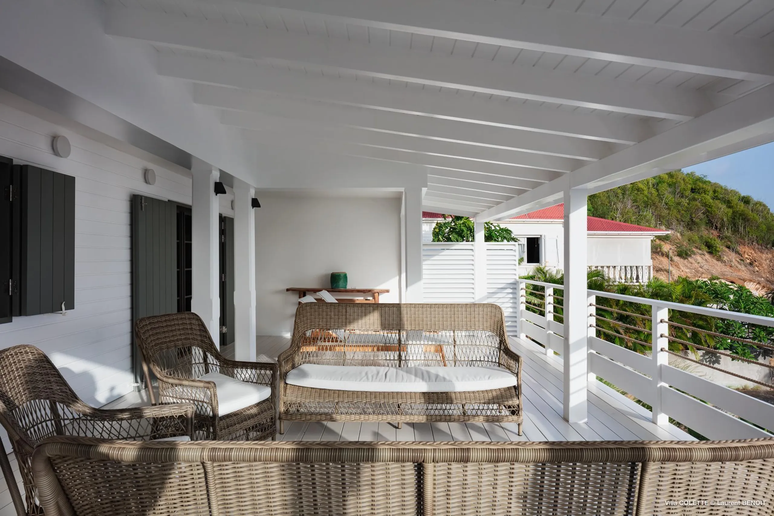 Majestic Caribbean Estate with Private Pool and Walks to Beach — photograph 12