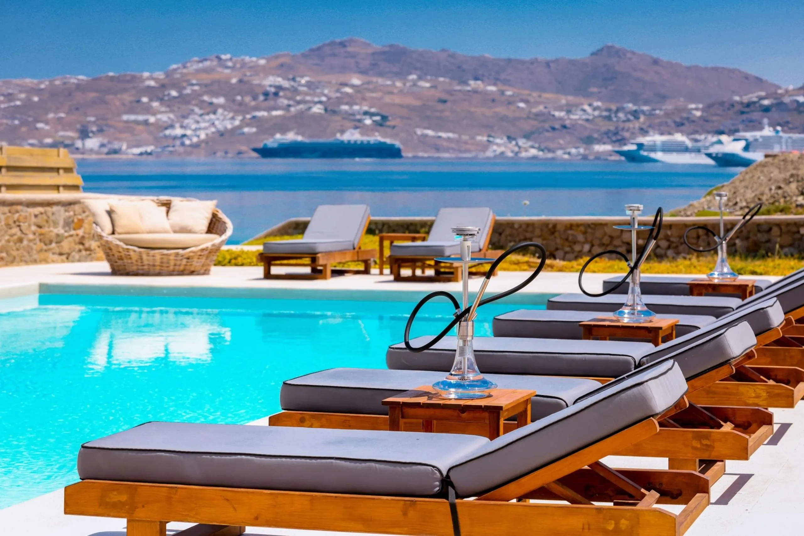 Glorious Mykonos Retreat with Private Pool — photograph 2