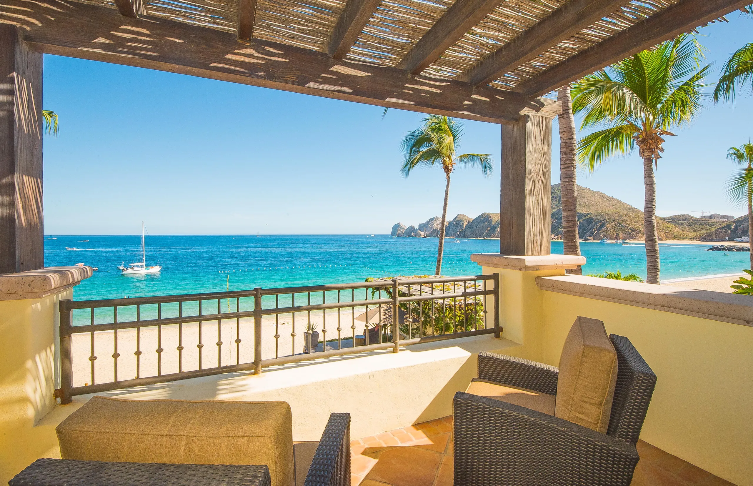 Medano Beachfront Villa with Infinity Pool, Hot Tub and Ocean Views — photograph 6