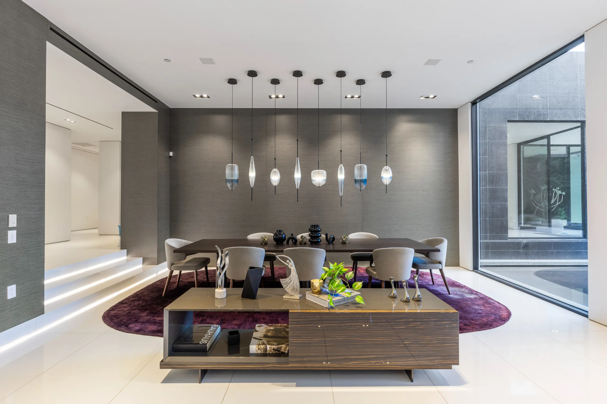 Marvelous Beverly Hills Villa with Private Pool, Spa, and Theater — photograph 8