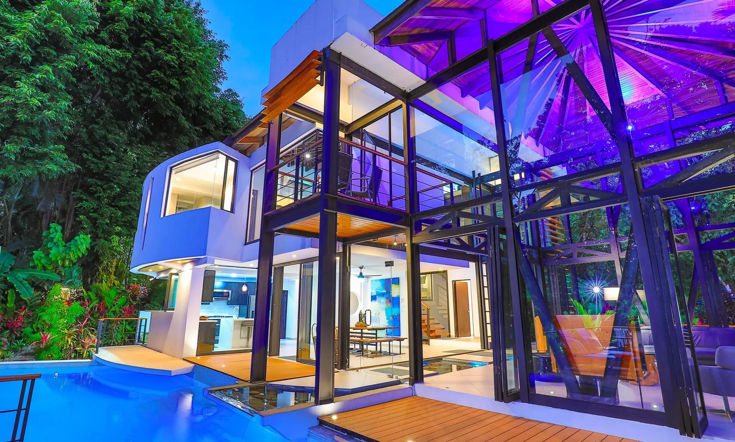 Tropical Modern Luxury Villa in with Private Pool  and Jungle Views — photograph 3