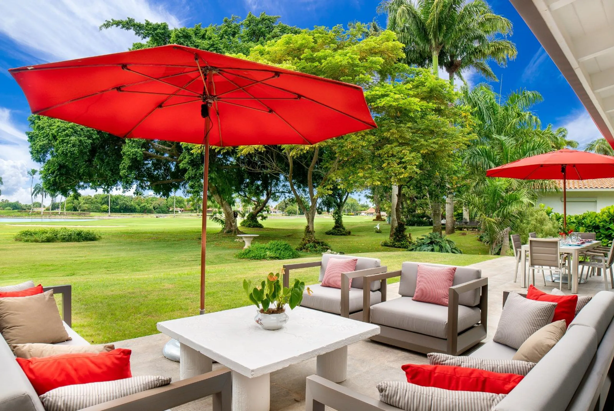 Posh Paradise Estate with Private Pool and Stunning Views — photograph 4