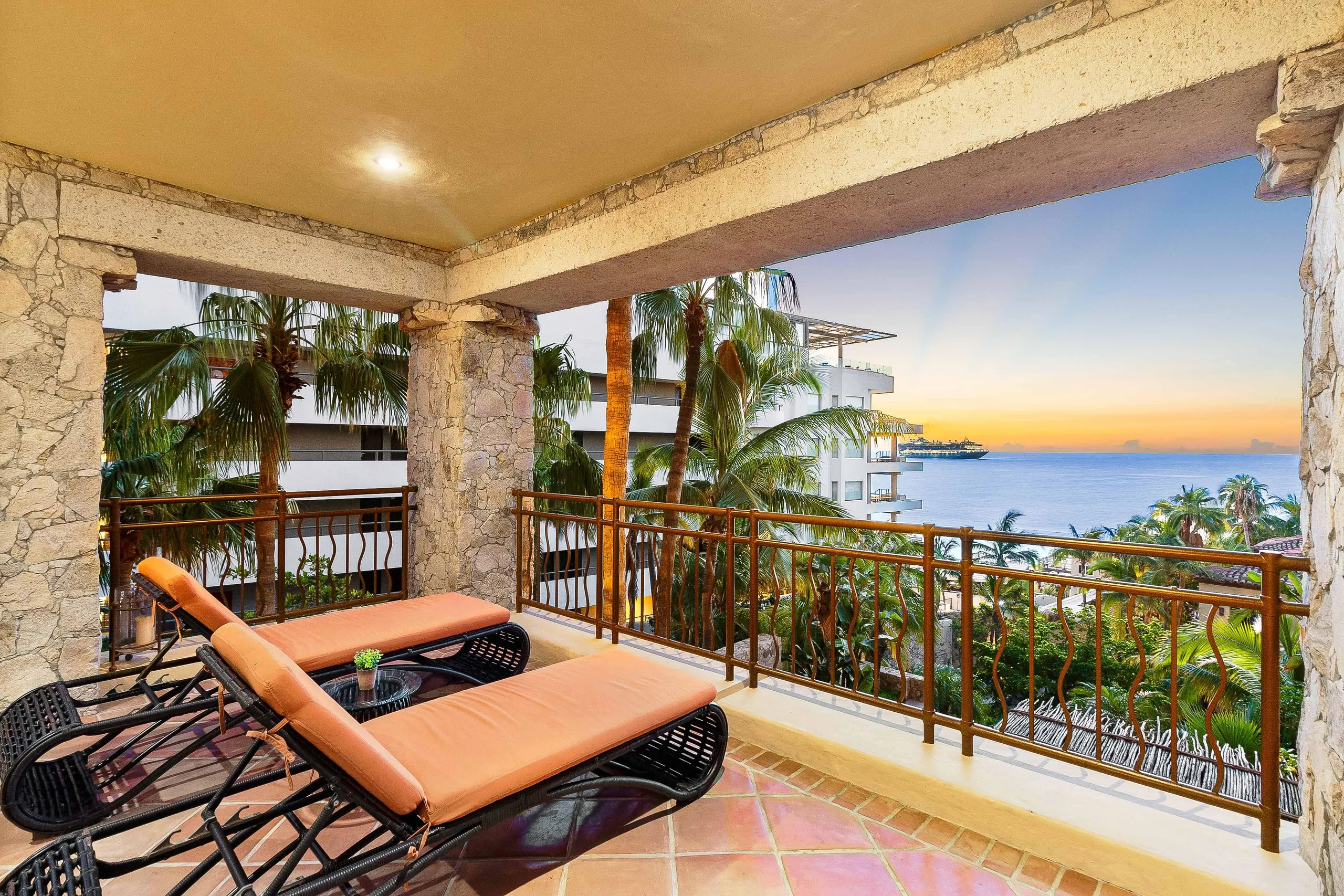 Beautiful Cabo Penthouse With Captivating Ocean Views, Hacienda