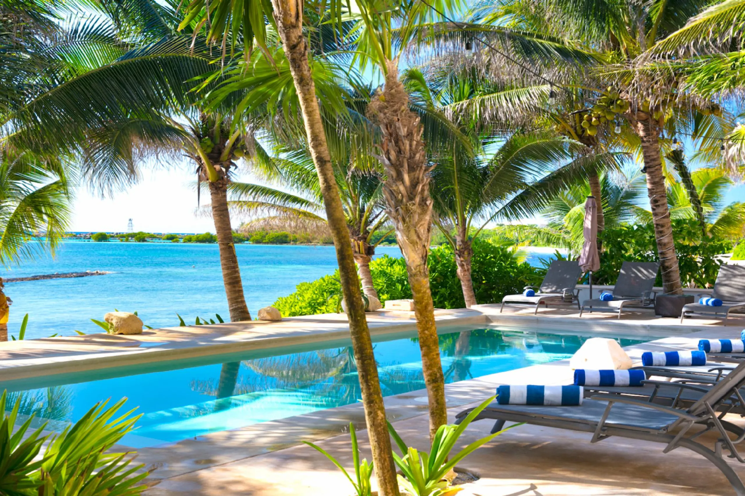 Beach Front Luxury Hacienda with Private Pool and Ocean Views, Puerto Aventuras