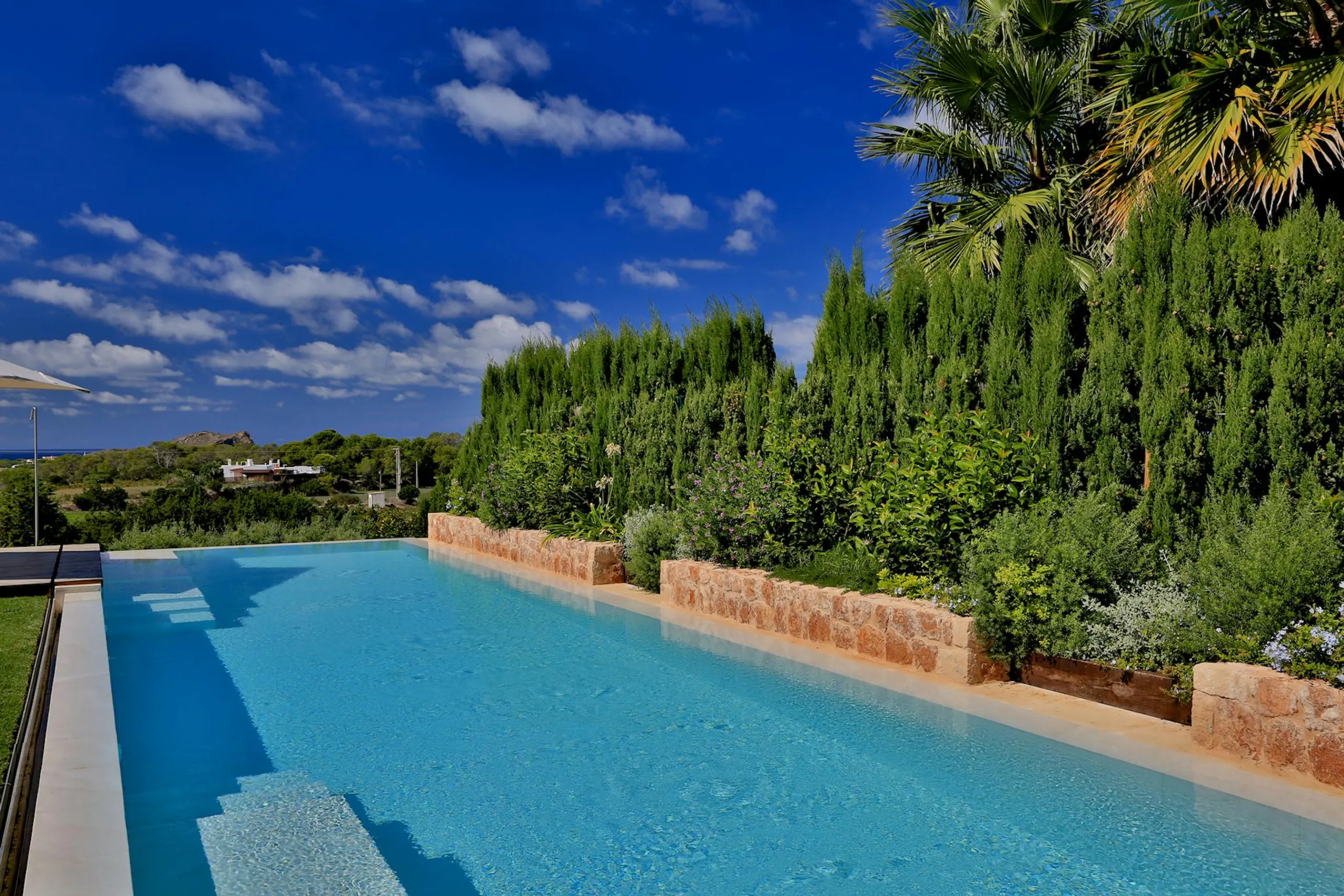 Lavish Ibiza Seaside Estate with Private Pool and Sun Deck — photograph 4