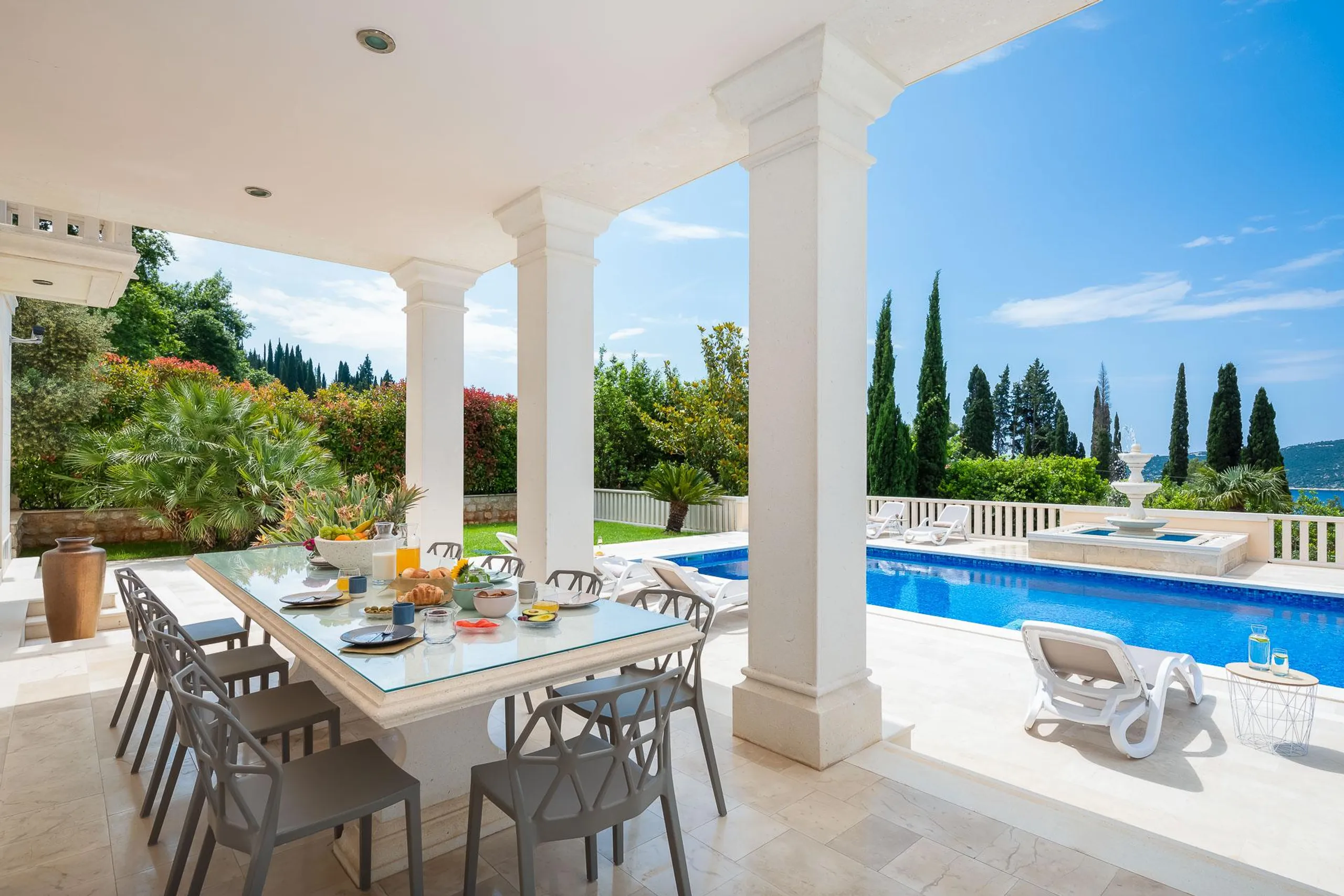 Majestic Croatian Villa with Private Pool and Sea Views — photograph 12