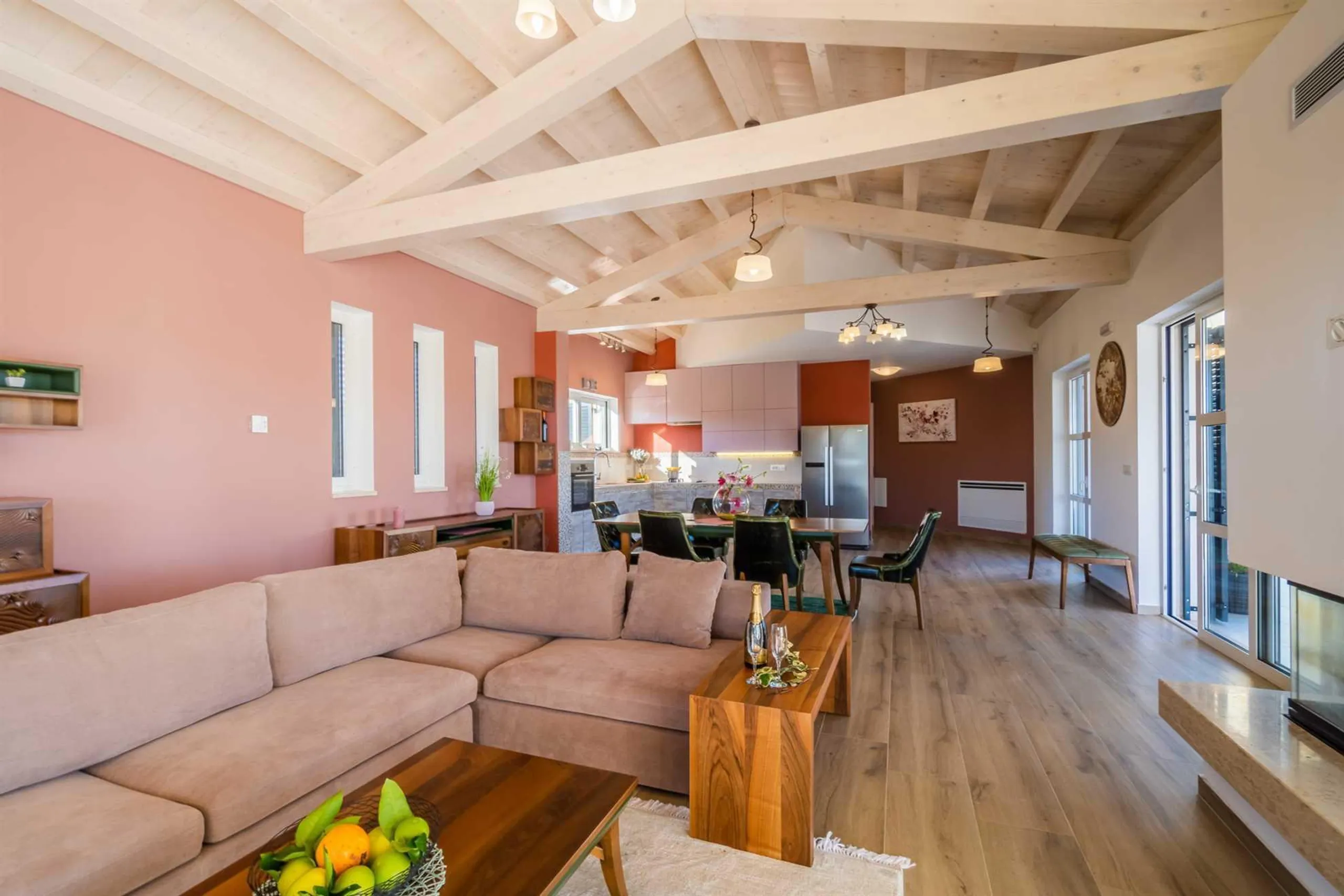 Charming 5-Bedroom Villa with Pool Surrounded by Orchards in Quiet Istrian Village — photograph 8