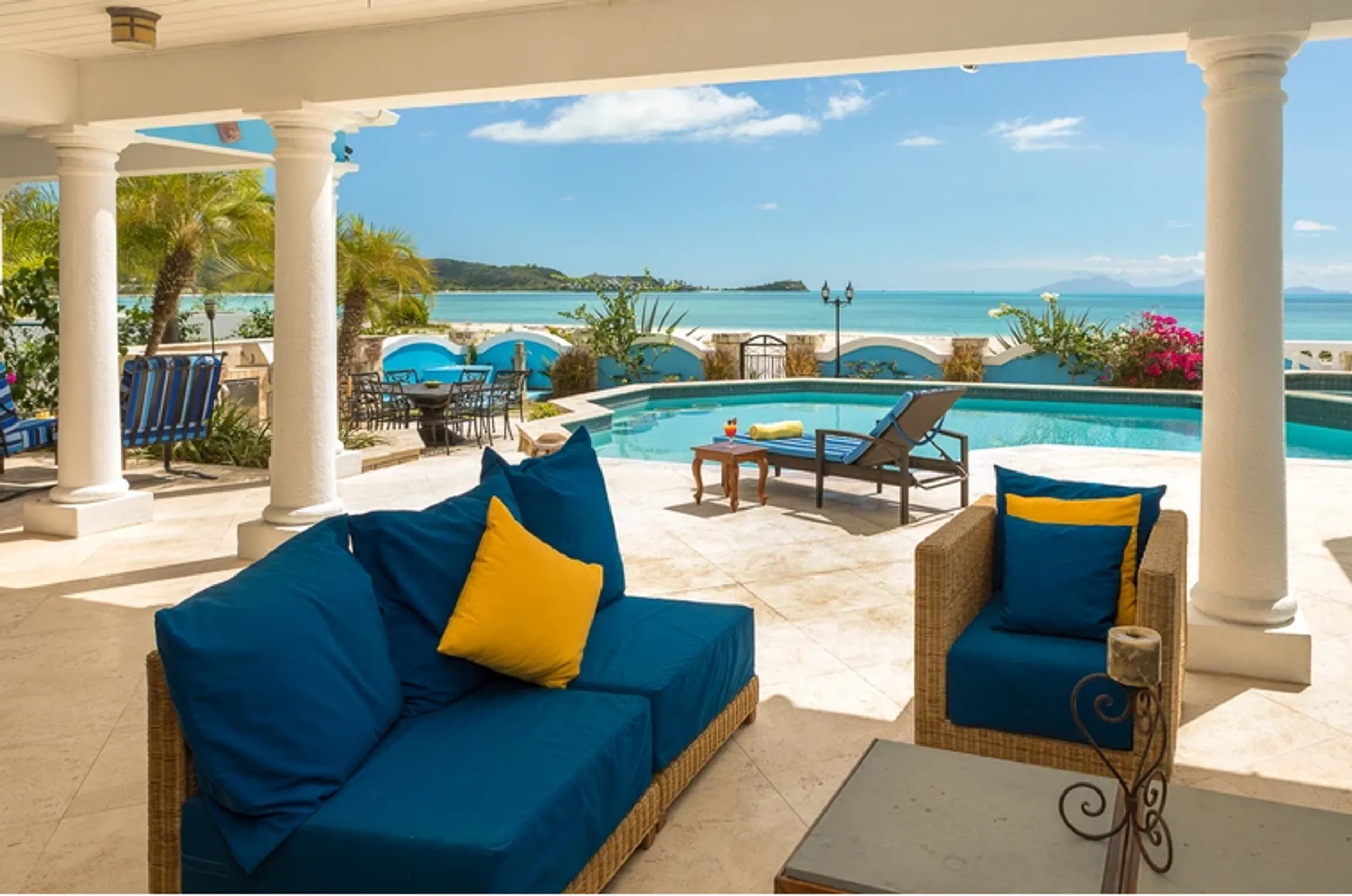 Serene Villa with Private Pool, Direct Beach Access, and Stunning Views — photograph 3