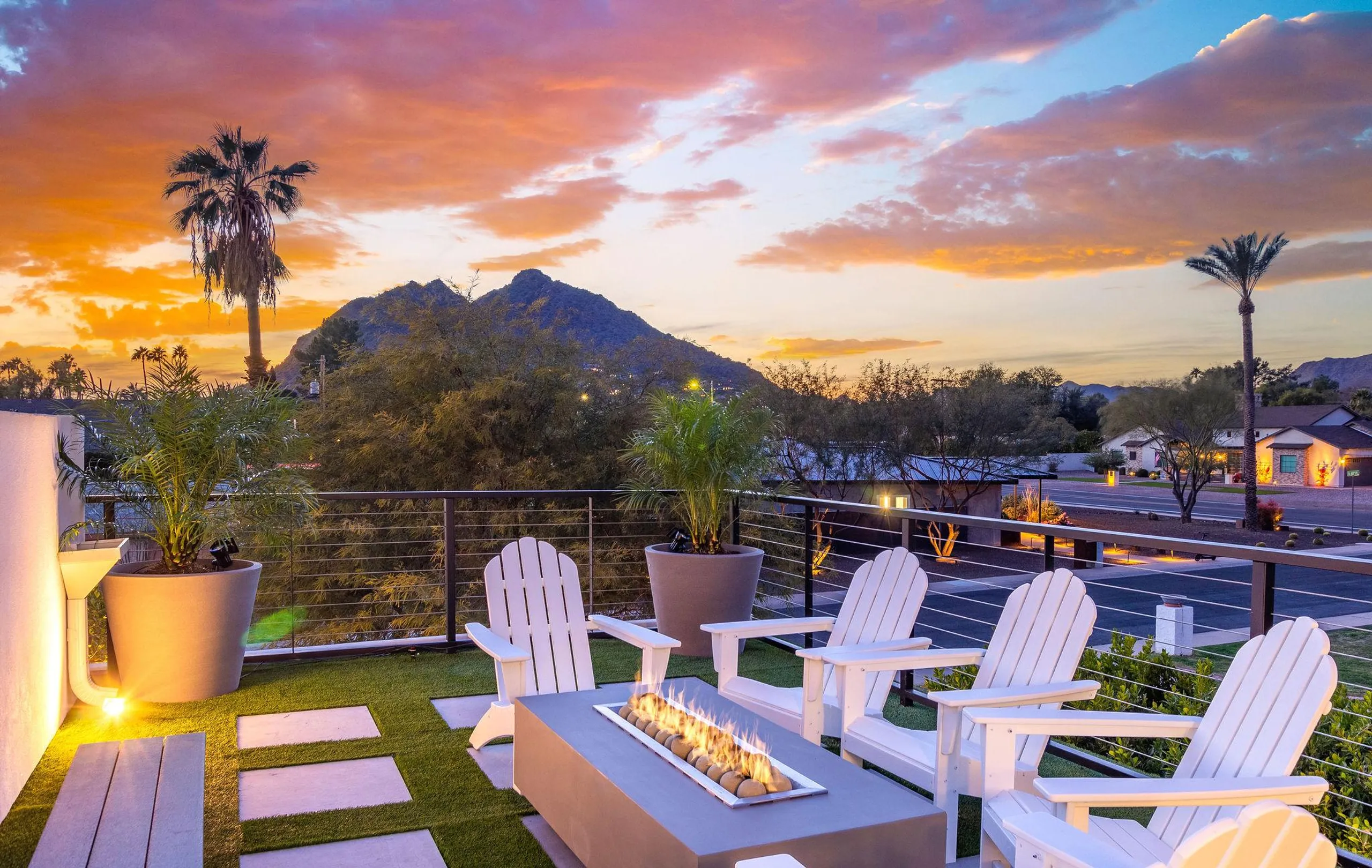 Exquisitely Furnished Old Town Scottsdale Villa with Private Heated Pool, Spa, Rooftop Deck, Sauna and Speakesy — photograph 8