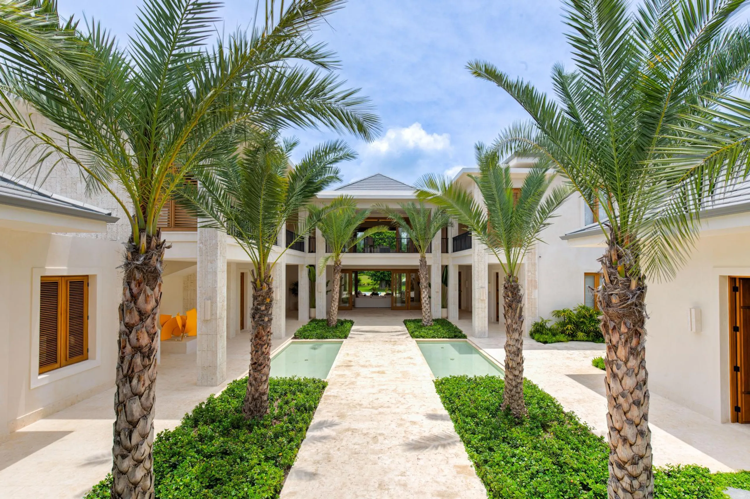 Magnificent Golf Front Villa with Private Pool — photograph 2