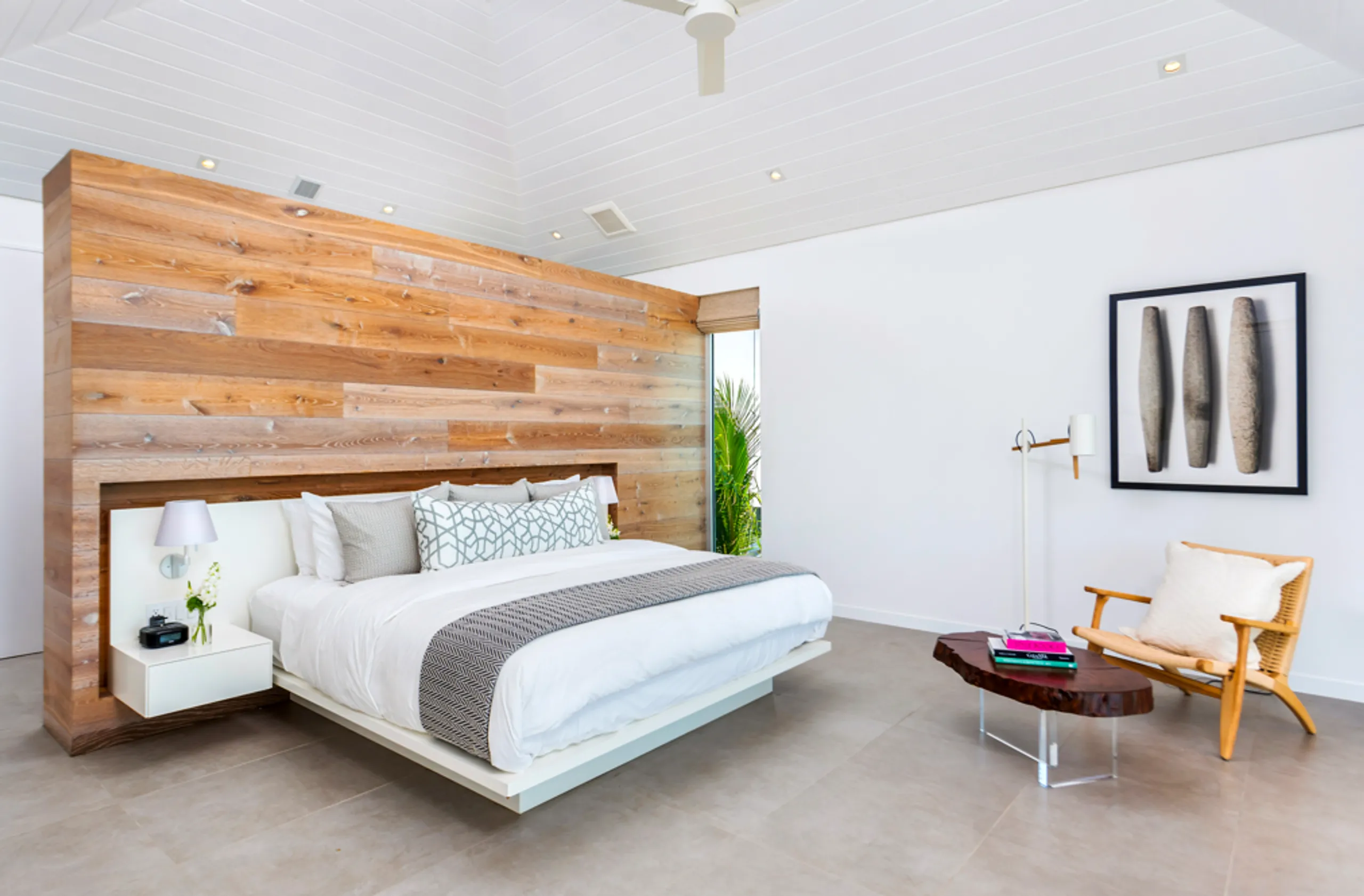 Long Bay Beach Villa with Infinity Pool and Stunning Ocean Views — photograph 8