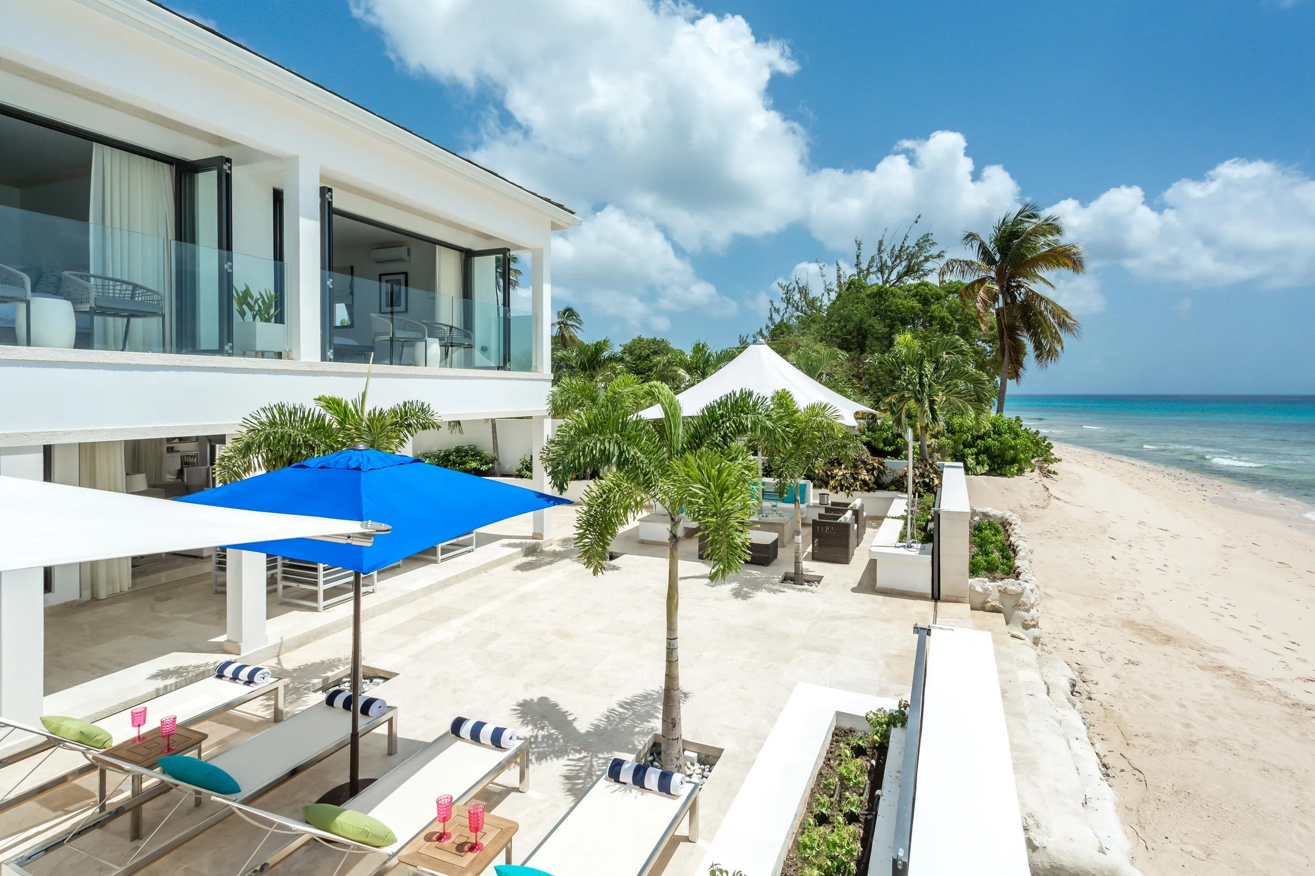 Modern Contemporary Luxe Villa with Private Pool and Direct Beach Access — photograph 7
