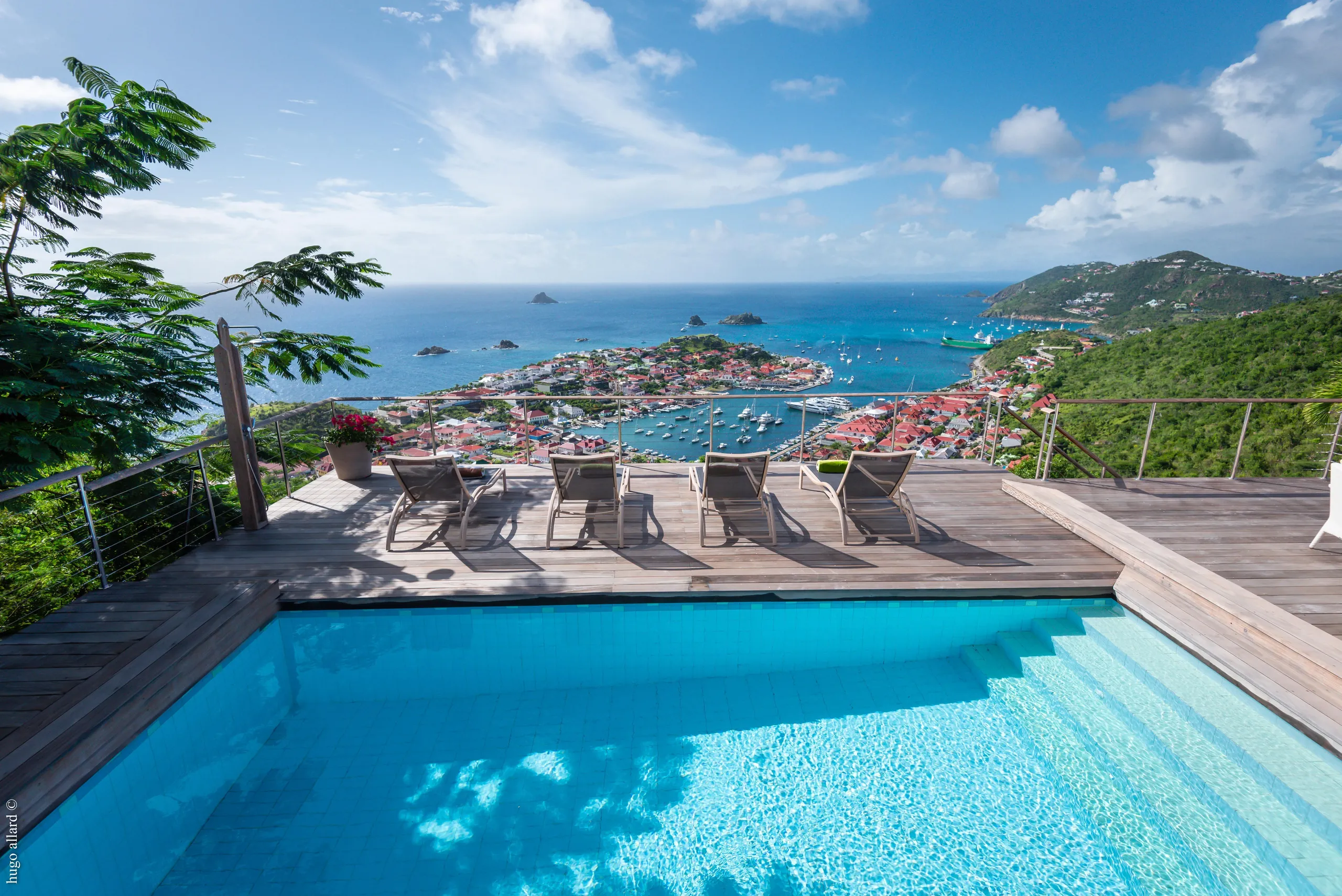 Refined  Oceanview Villa with Private Pool and Walks to Beach — photograph 2