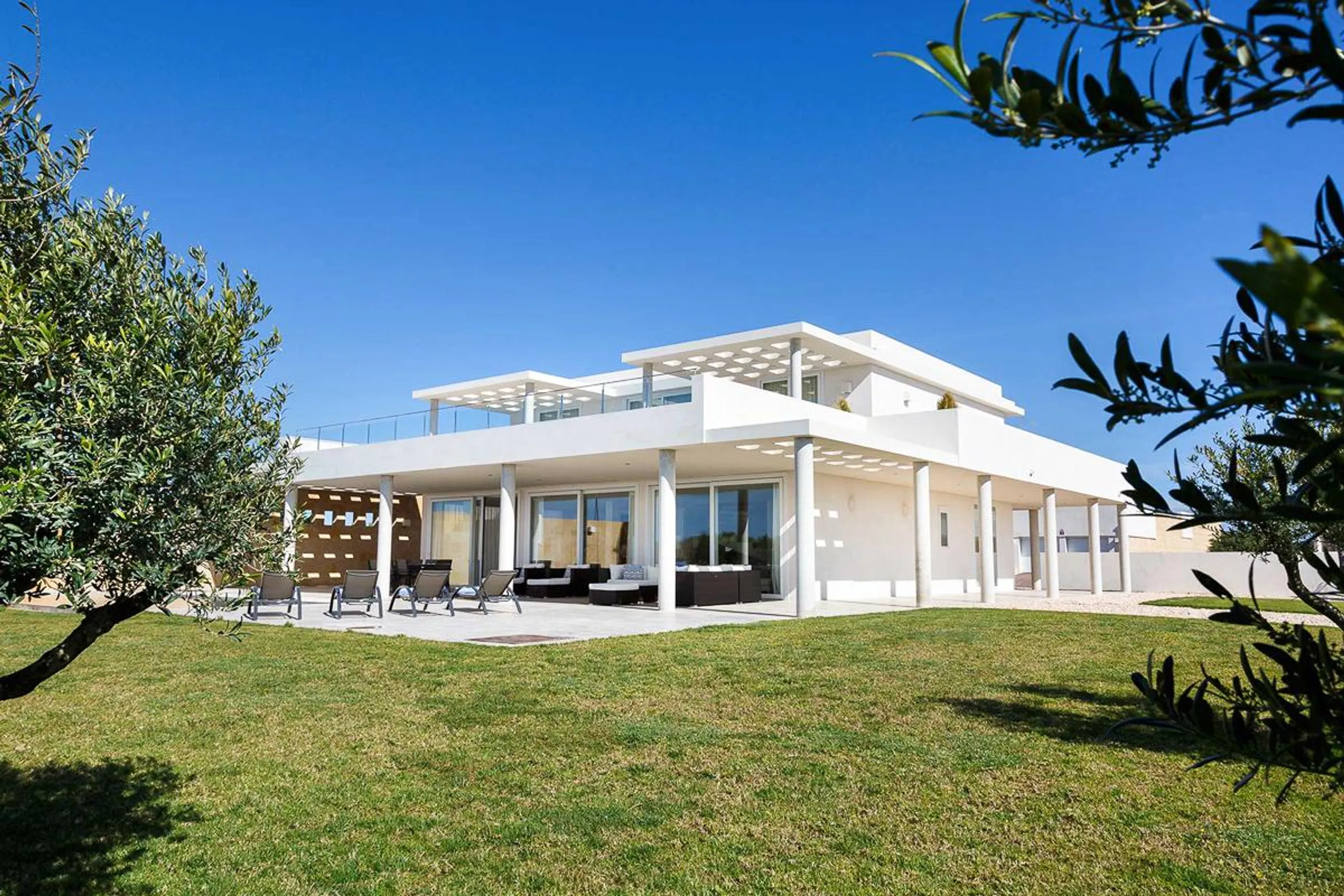 Stylish 6BR Villa with Private Pool and Breathtaking Views of the Sea — photograph 2