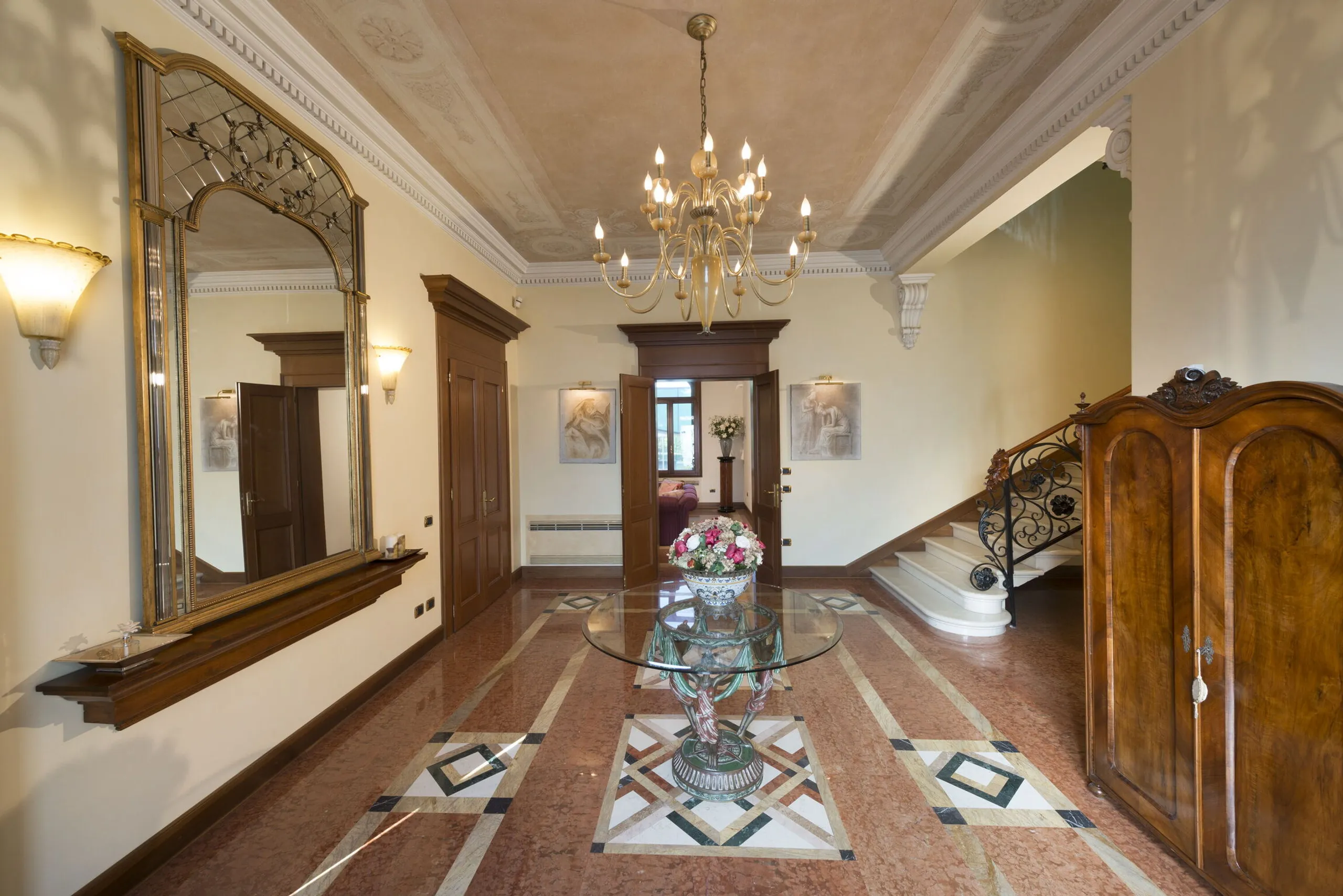 Classic 20th-Century Villa with Garden and Park near Venice — photograph 8