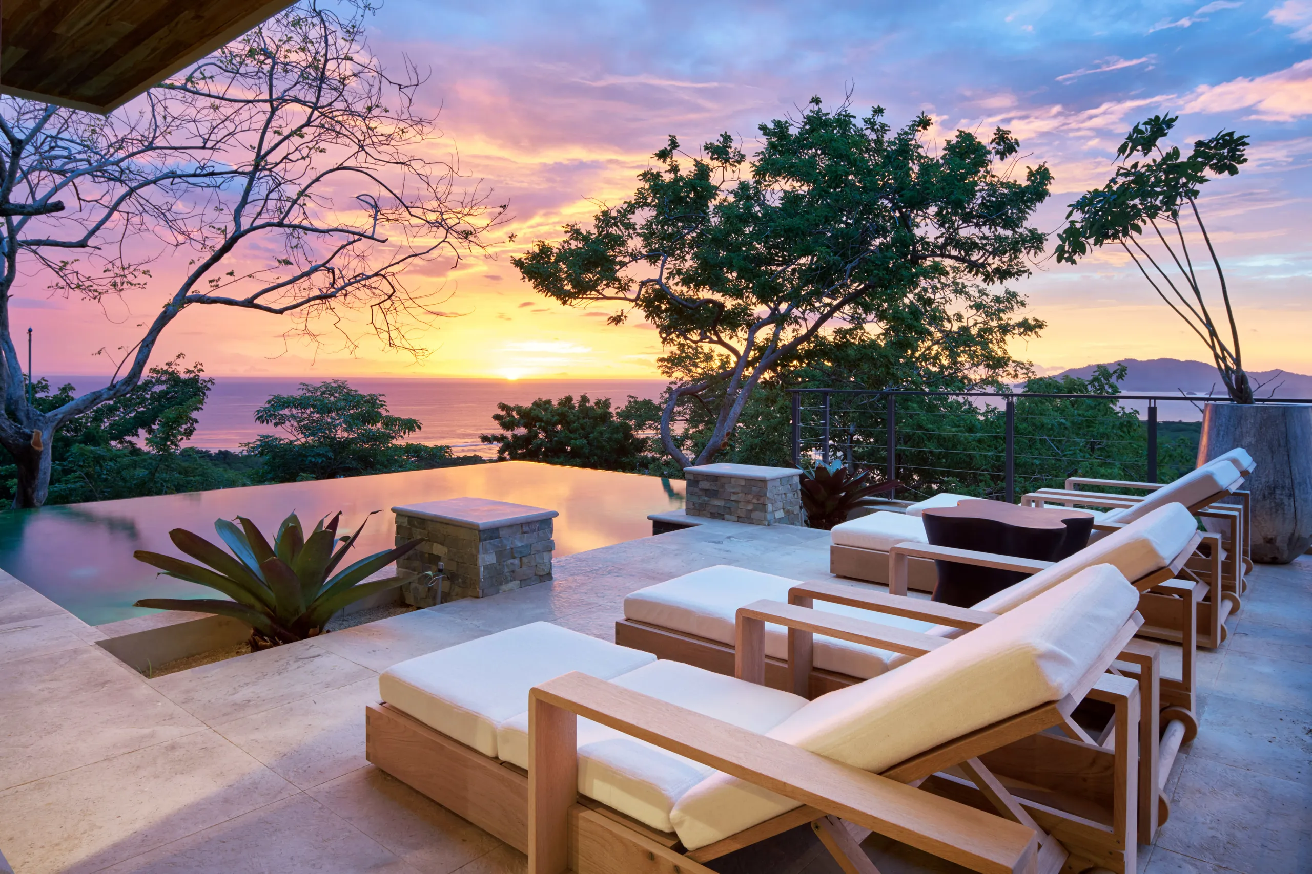 Breathtaking 5 Bedroom Villa with Private Pool, and Ocean Views — photograph 2