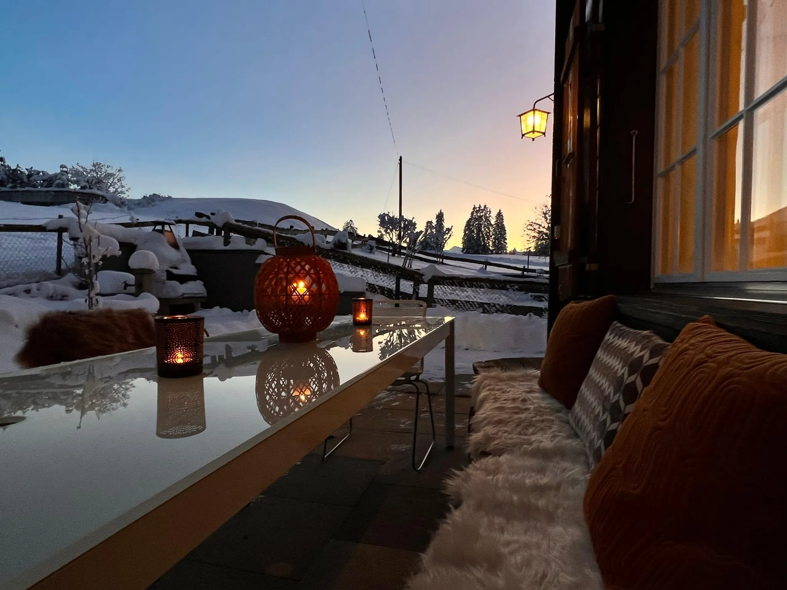 Sophisticated Saanen Chalet with Fireplace and Sun Deck — photograph 12