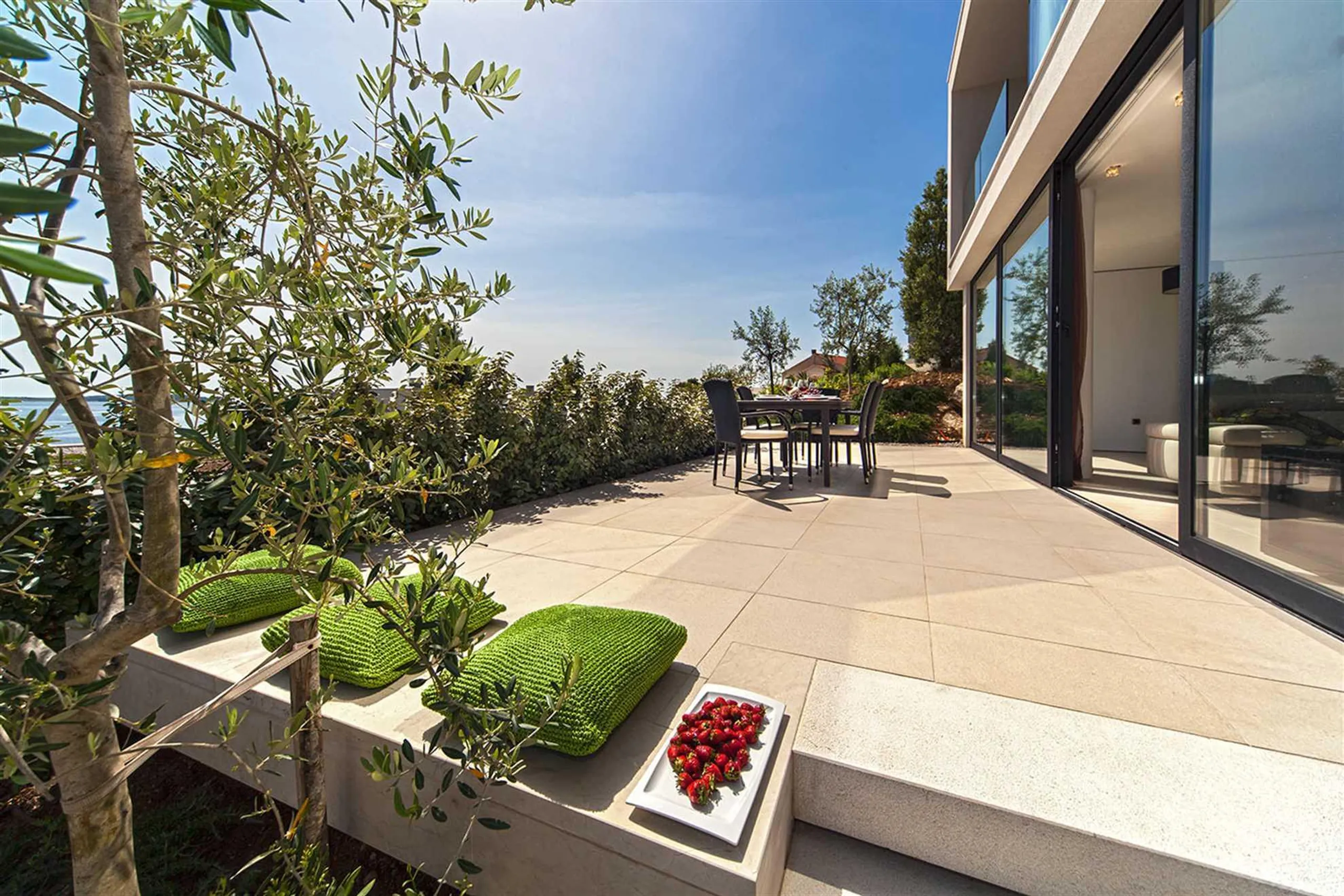 Elegant 3-Bedroom Villa in Primošten with Indoor Pool and Sea Views — photograph 2