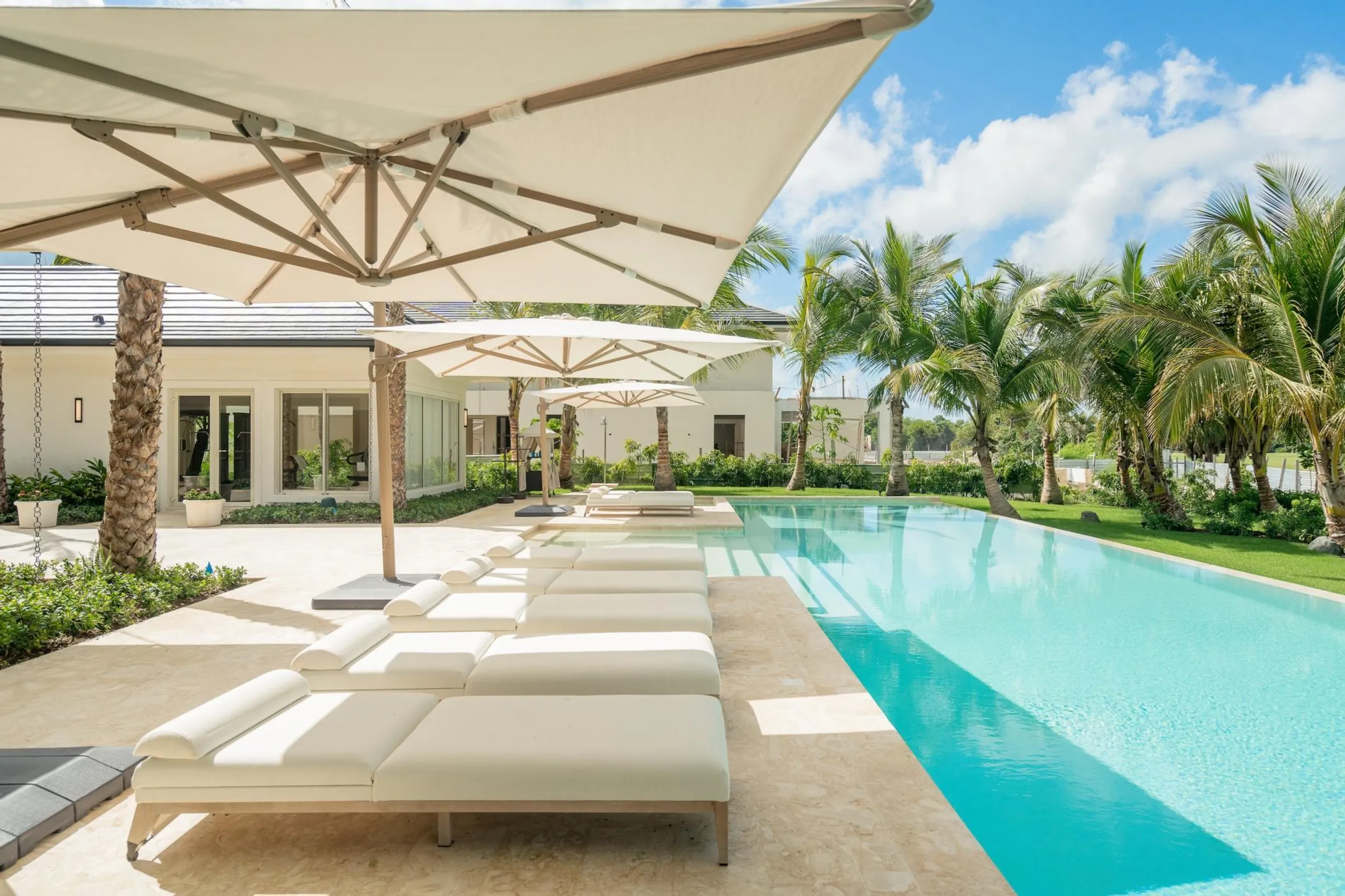 Stately Punta Cana Villa with Invigorating Pool, Spa, and Fitness Room — photograph 3