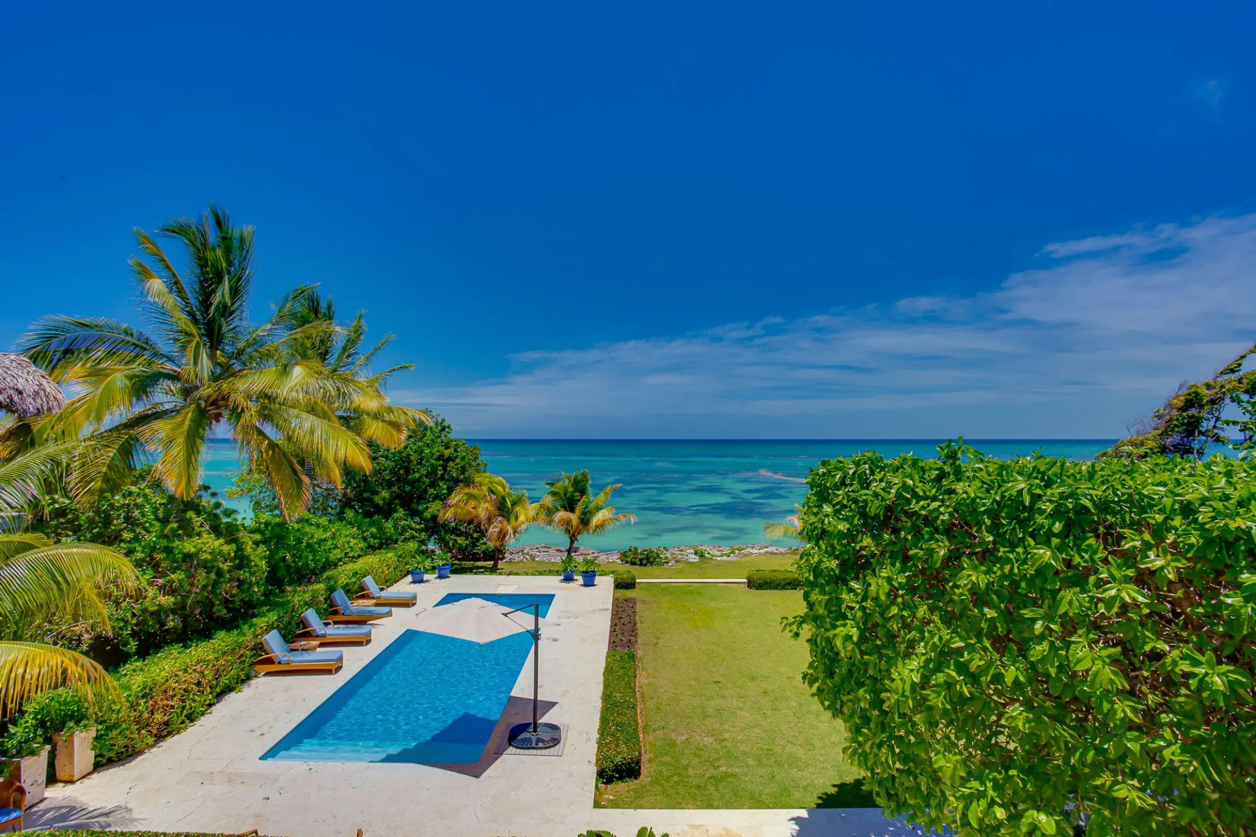 Chic Bright and Airy Villa with Private Pool and Spectacular Caribbean Views — photograph 5