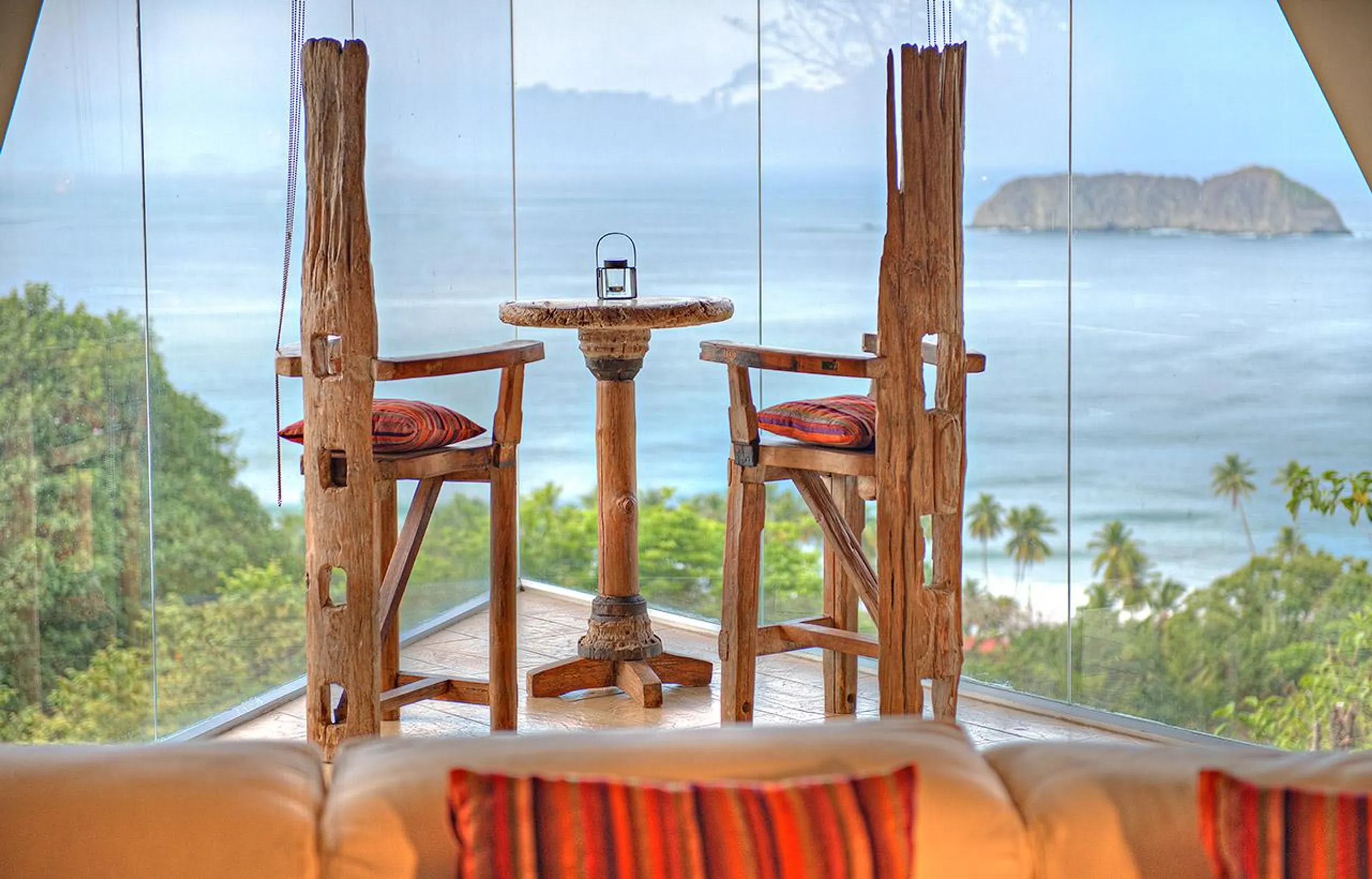 Breathtaking Villa with Infinity Pool and 180-Degree Pacific Ocean View — photograph 9