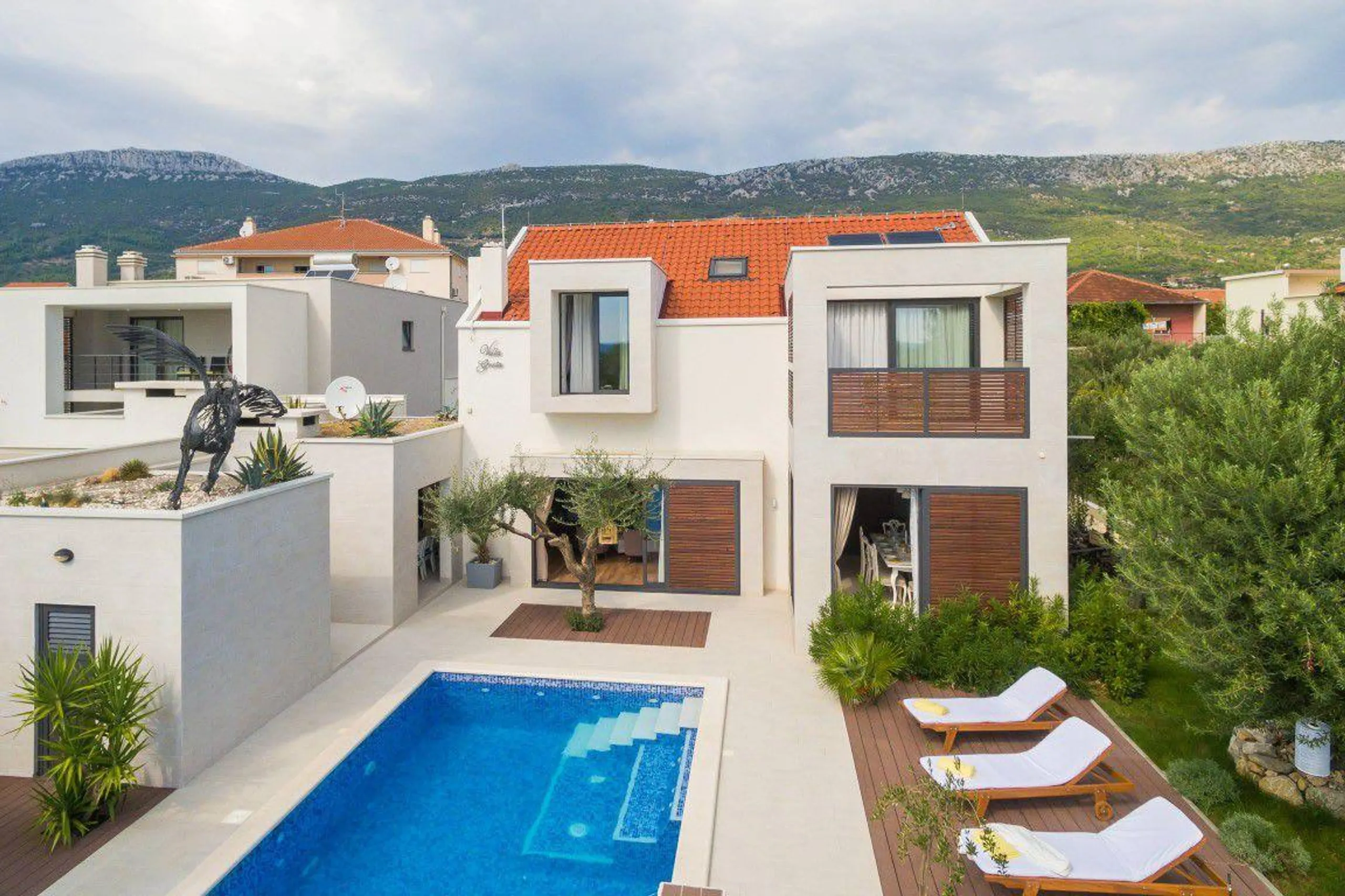 Calming Villa For Family with Swimming Pool, Kastel Luksic