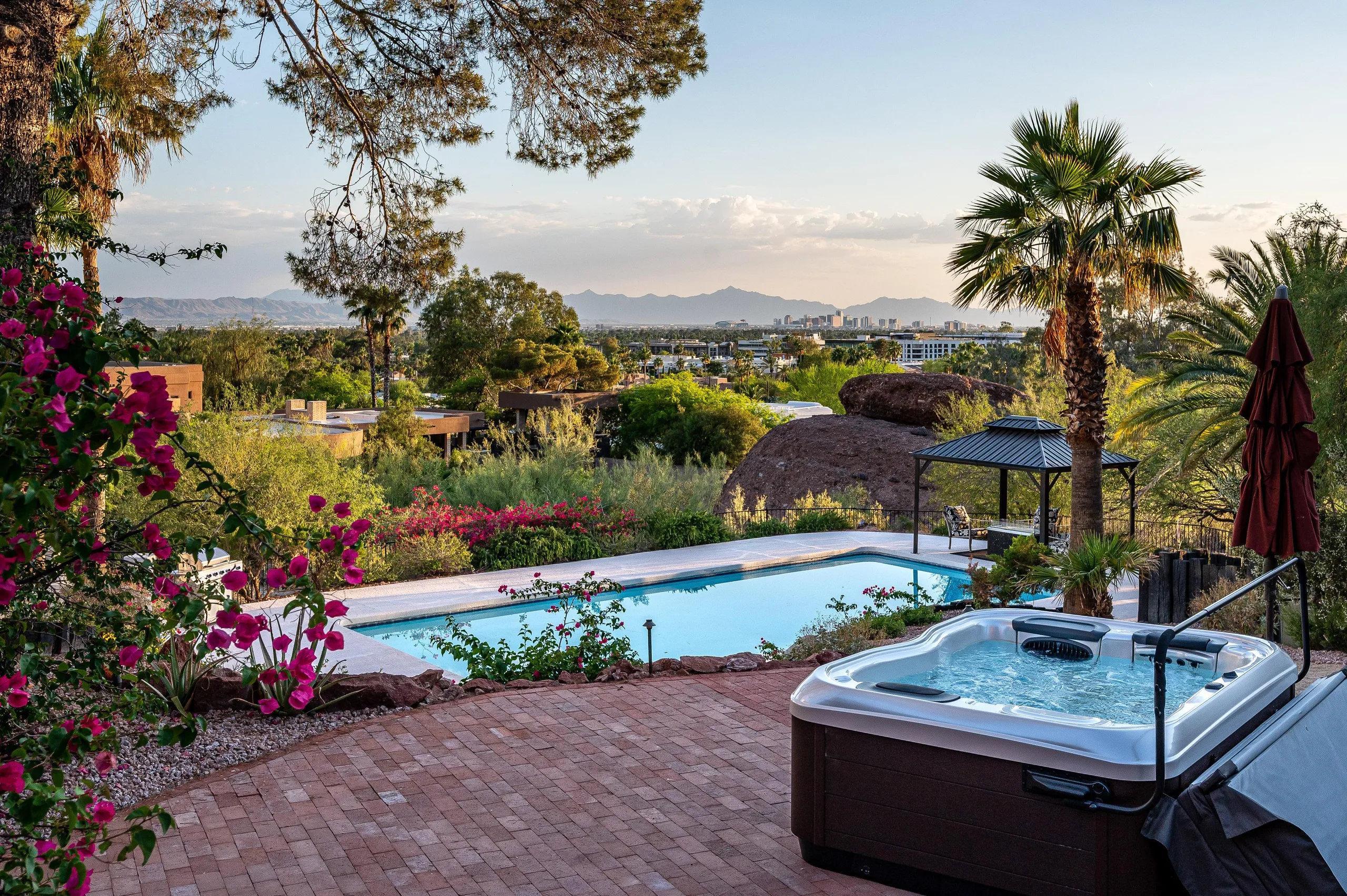 Sophisticated Mid-Century Villa with Private Pool, Hot Tub, and City Views — photograph 4