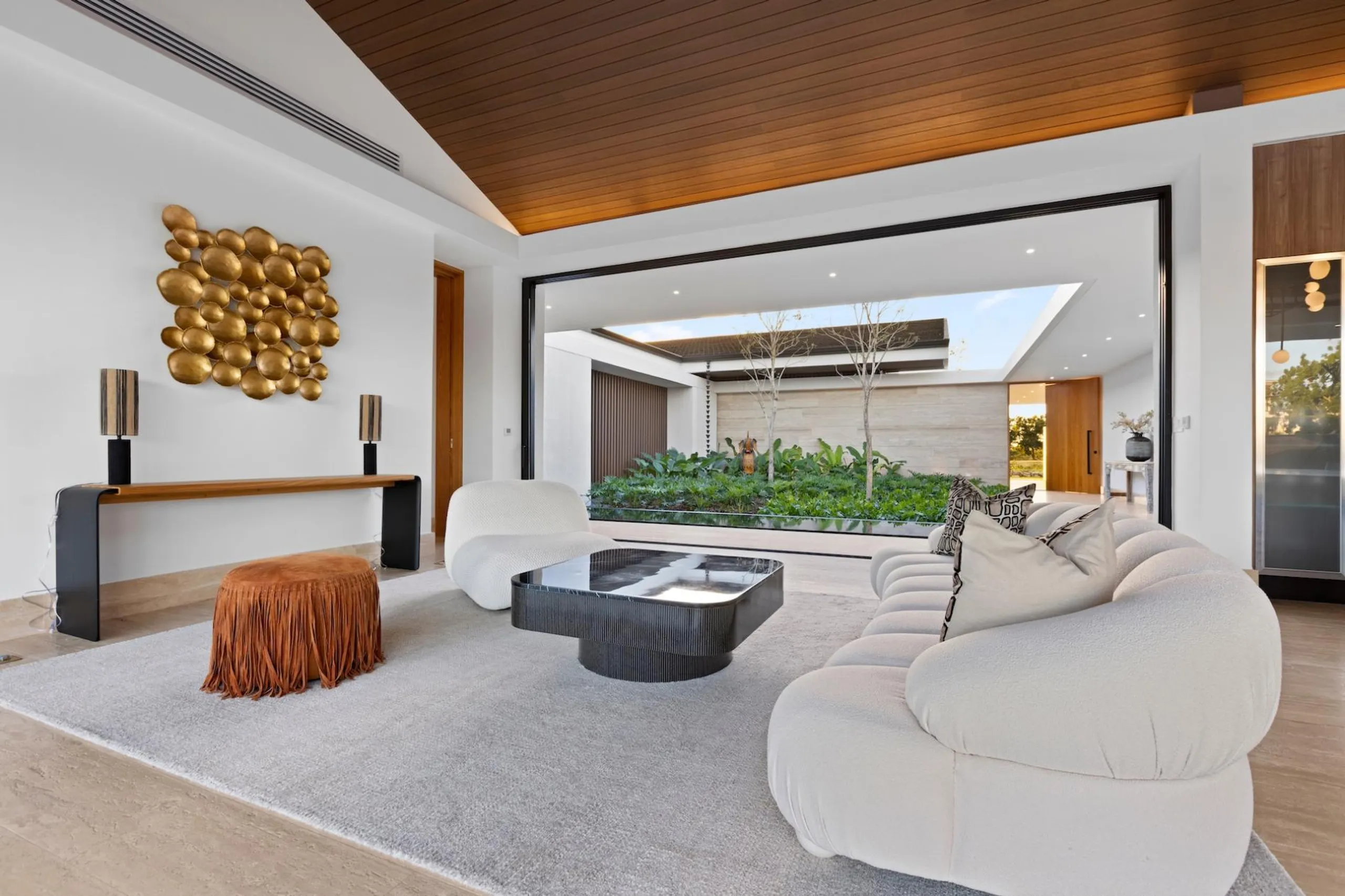 Splendorous Brand-new Modern Villa with Infinity Pool and Heated Jacuzzi — photograph 8