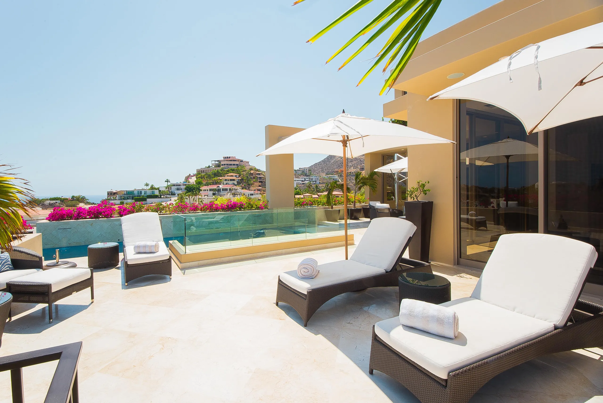 Sophisticated Contemporary Pedregal Villa with Pool and Expansive Views — photograph 12