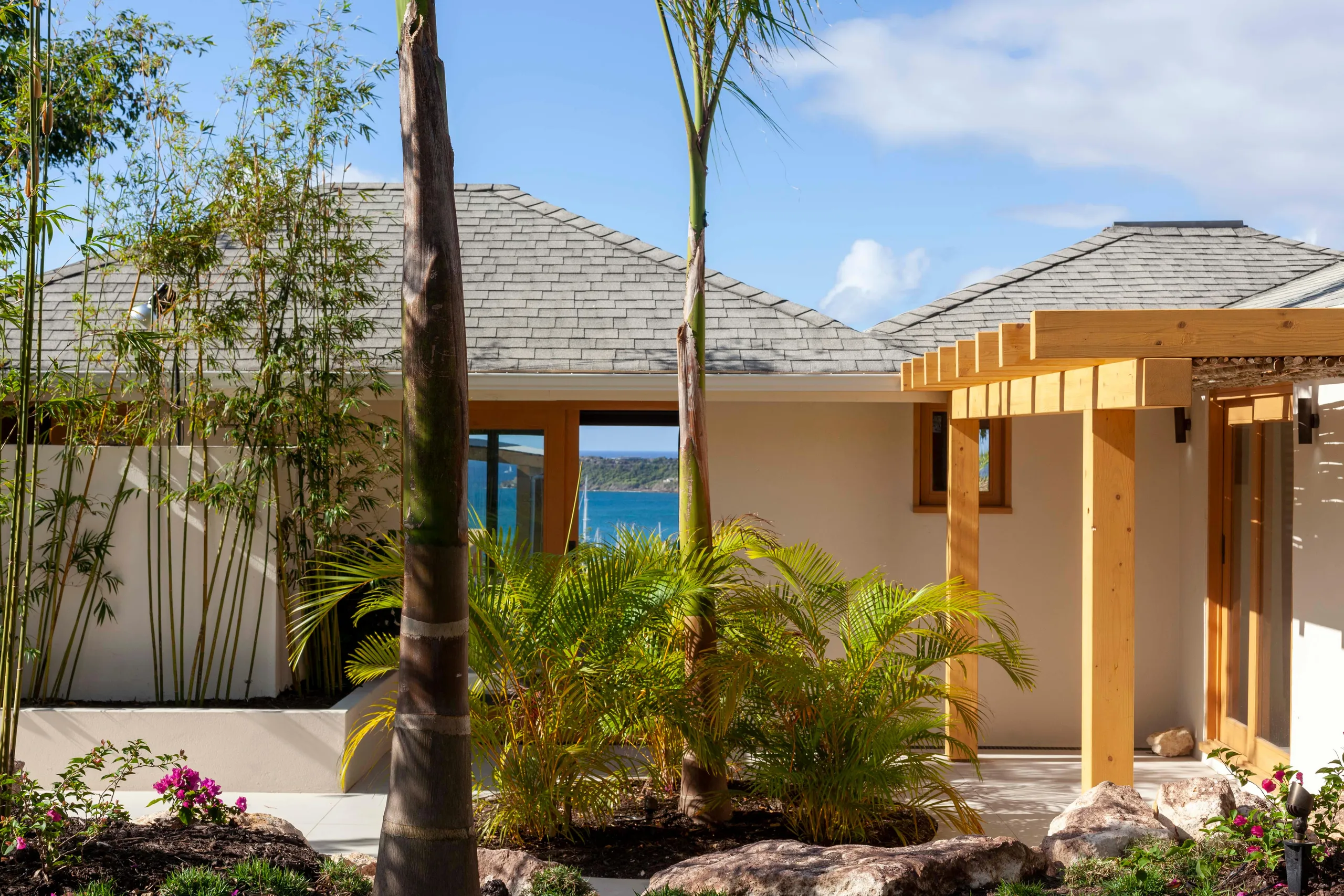 Plush and Inviting Villa with Infinity Pool,Jacuzzi, and Spectacular Sunset Views — photograph 7