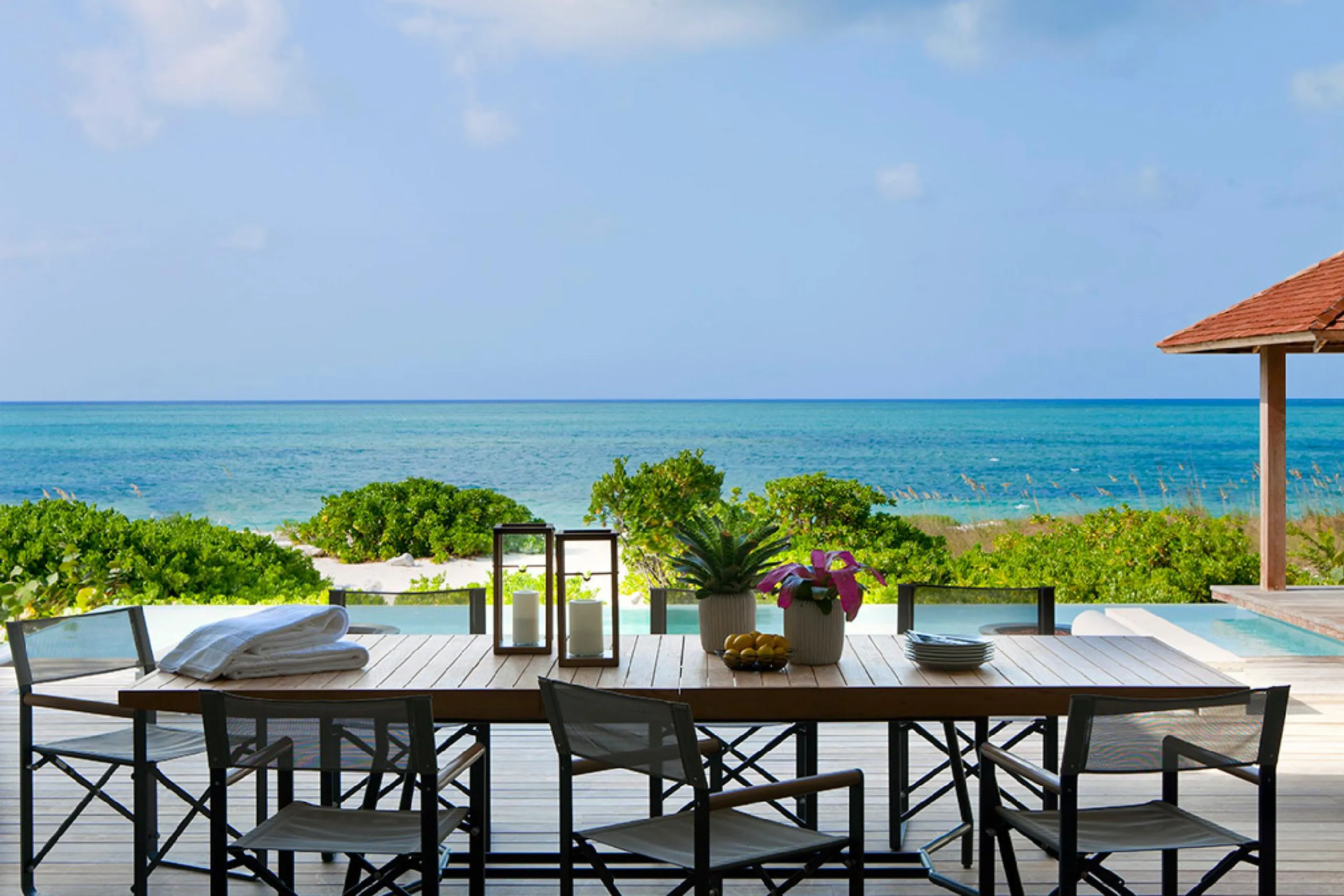 Grace Bay Beachfront Residence with Infinity Pool and Ocean Views, Grace Bay
