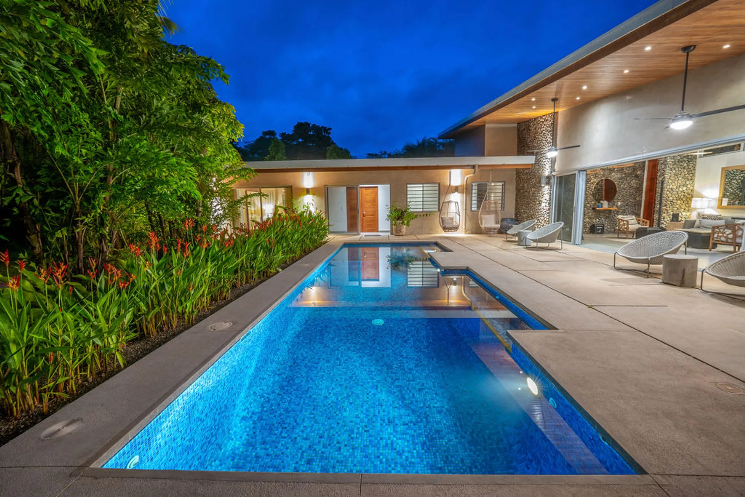 Exquisite Modern Villa with Private Pool, Steps from the Beach, Nosara