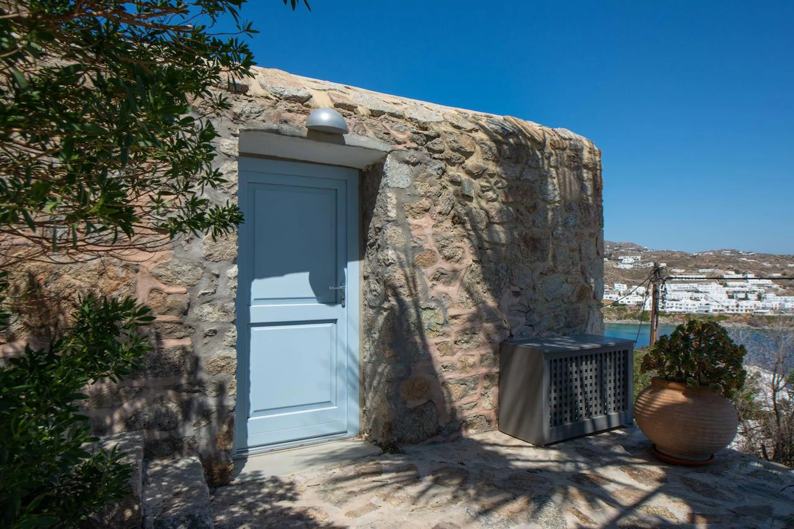 Gleaming Seven Bedroom Villa with Private Pool, and Psarou Bay Views — photograph 10