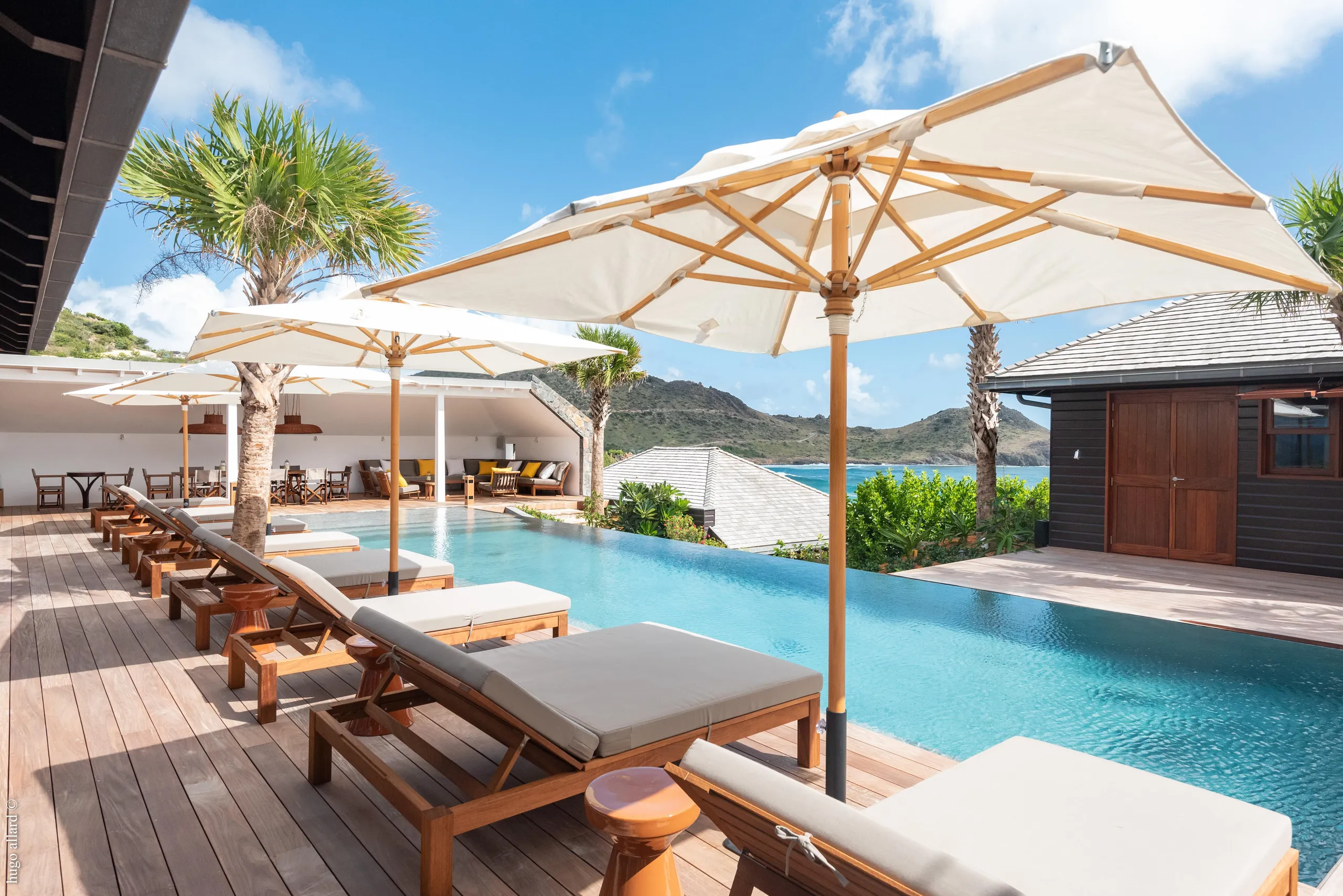 Outstanding Oceanside Villa with Infinity Pool and Gazebo, Toiny